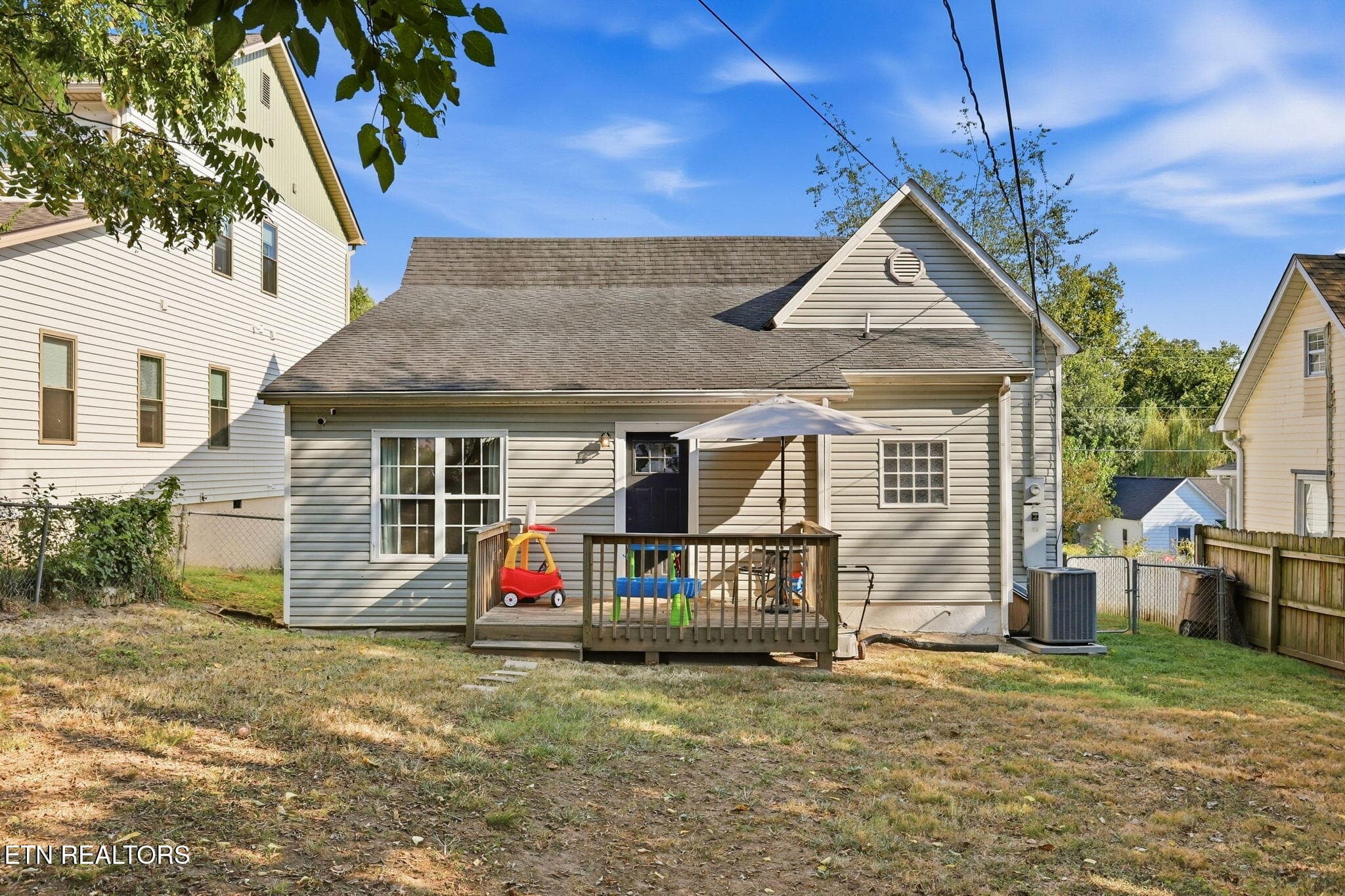 54-web-or-mls-3F1A6228 - 221 E Oldham Ave, Knoxville, TN 37917, Knoxville