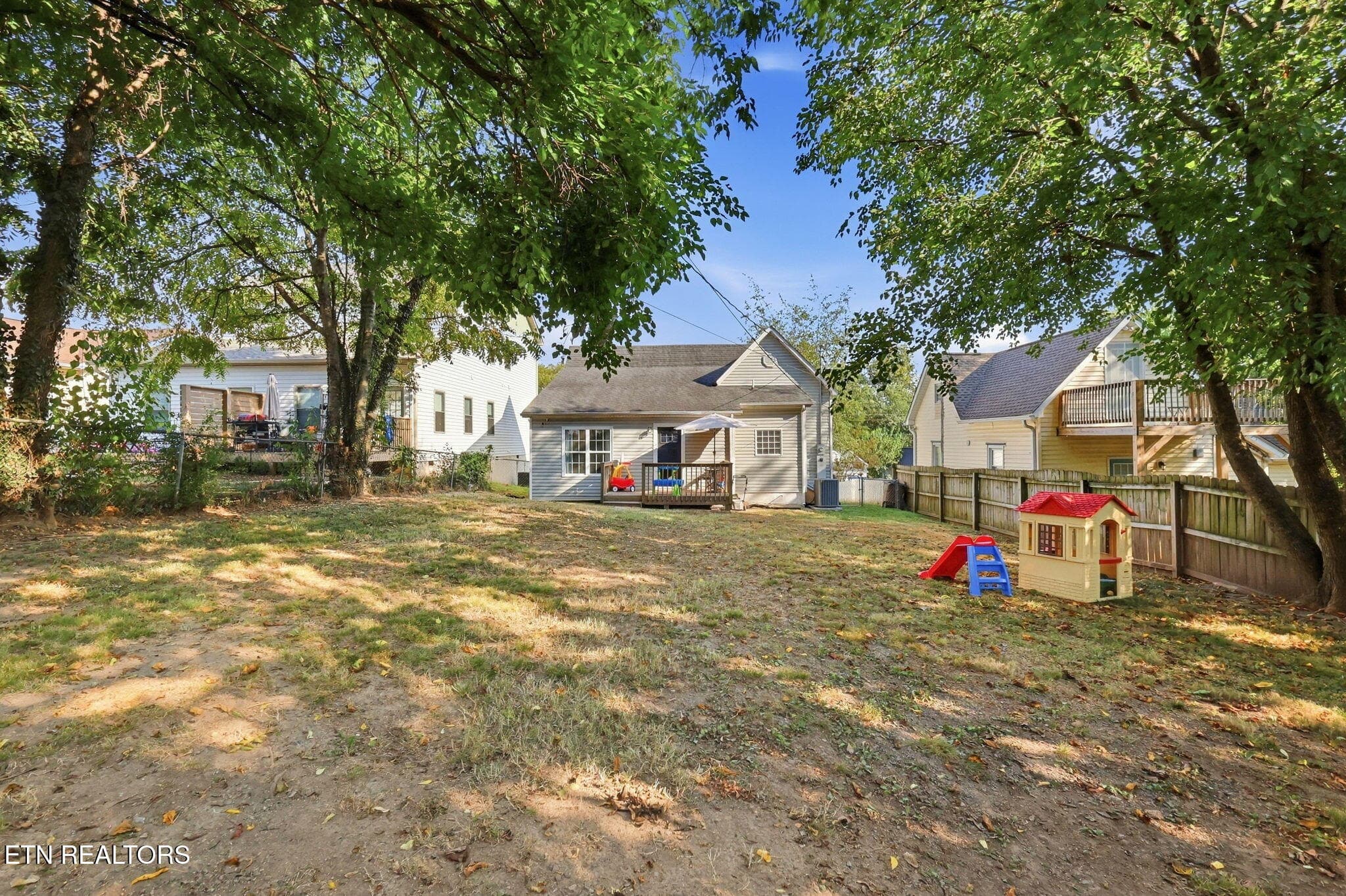 55-web-or-mls-3F1A6225 - 221 E Oldham Ave, Knoxville, TN 37917, Knoxville