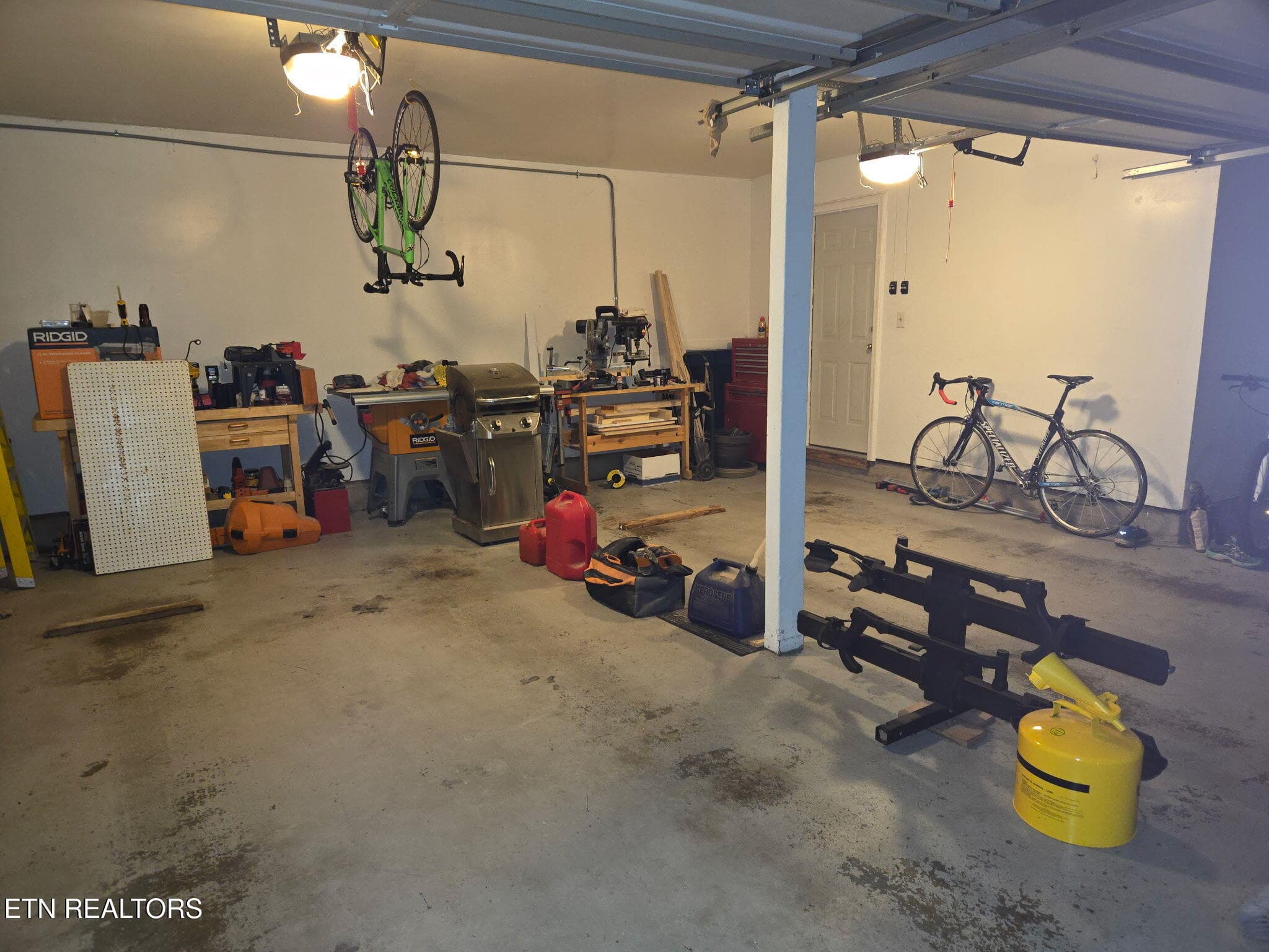 Garage - 200 Highland View Drive, Knoxville, TN 37920, Knoxville