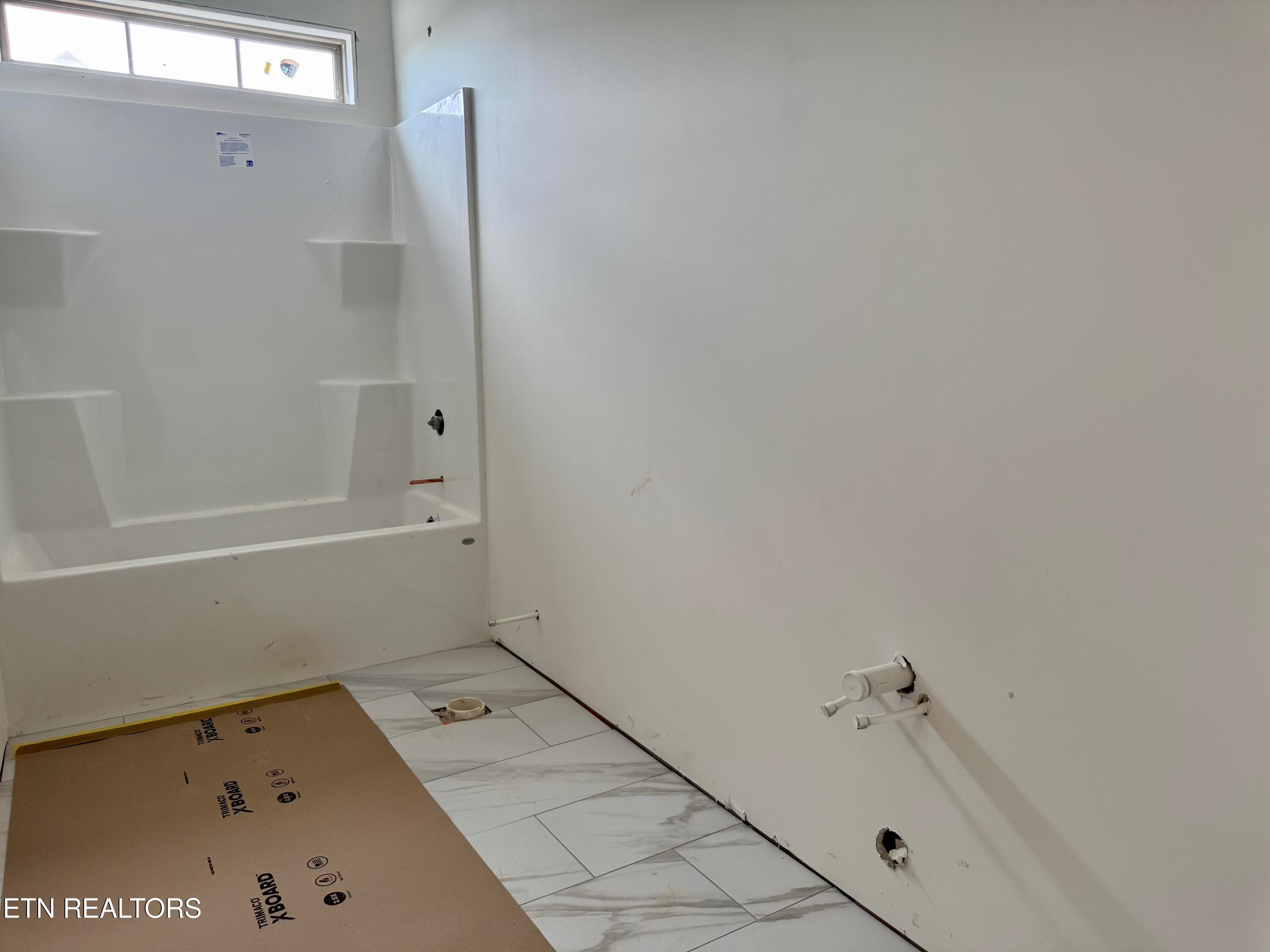 Hall Bathroom - 326 Rugby Manor Lane, Knoxville, TN 37923, Knoxville