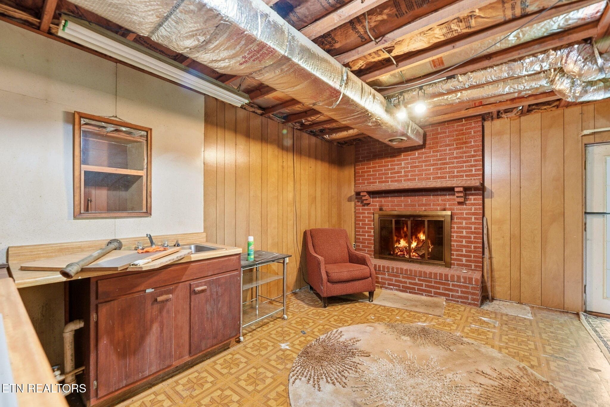 32-web-or-mls-DSC_4929_with_fire - 130 Sunshine Drive, Rocky Top, TN 37769, Rocky Top