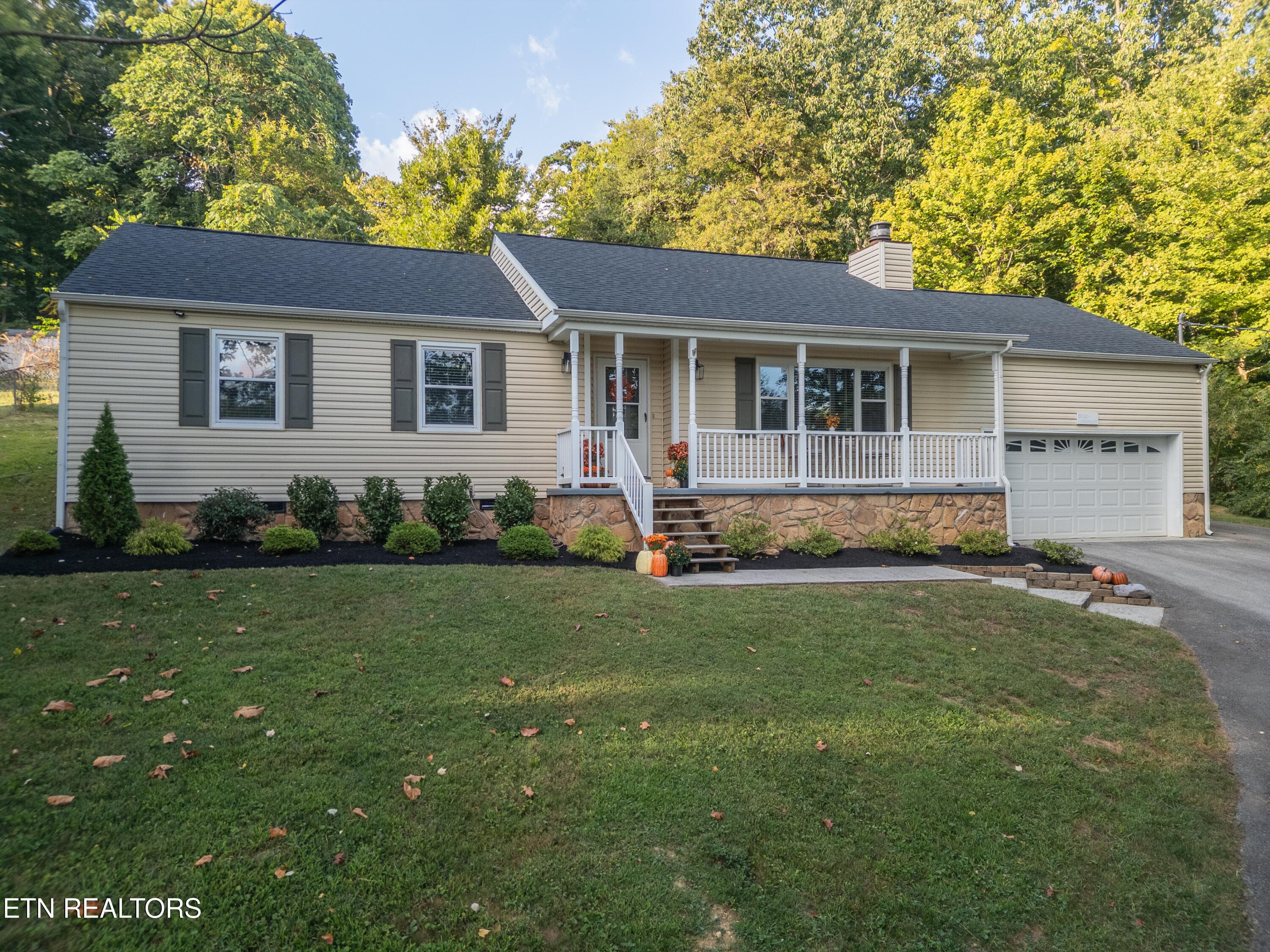 2000-1 - 6130 Grove Drive, Knoxville, TN 37918, Knoxville