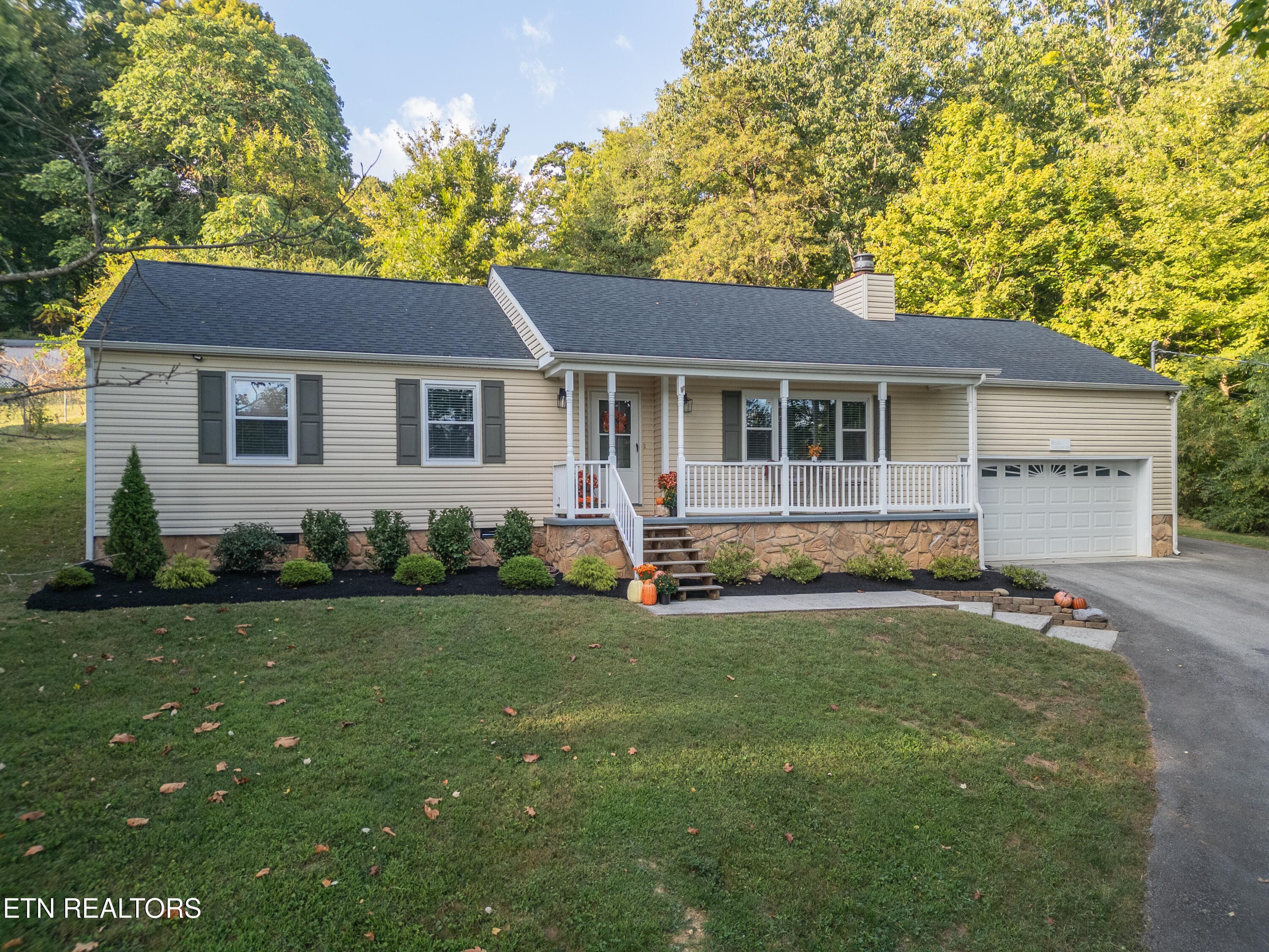 2000-2 - 6130 Grove Drive, Knoxville, TN 37918, Knoxville