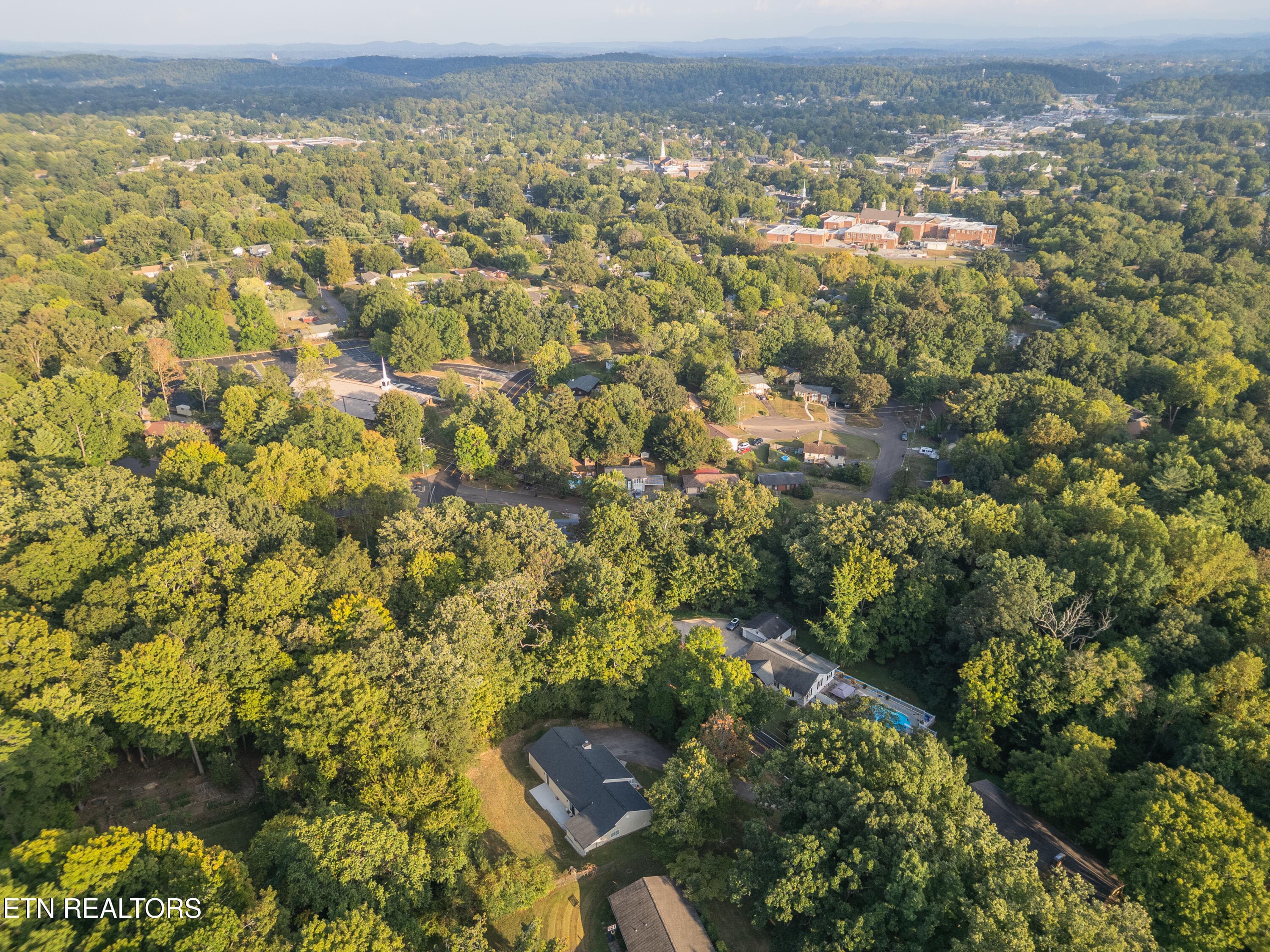 2000-8 - 6130 Grove Drive, Knoxville, TN 37918, Knoxville