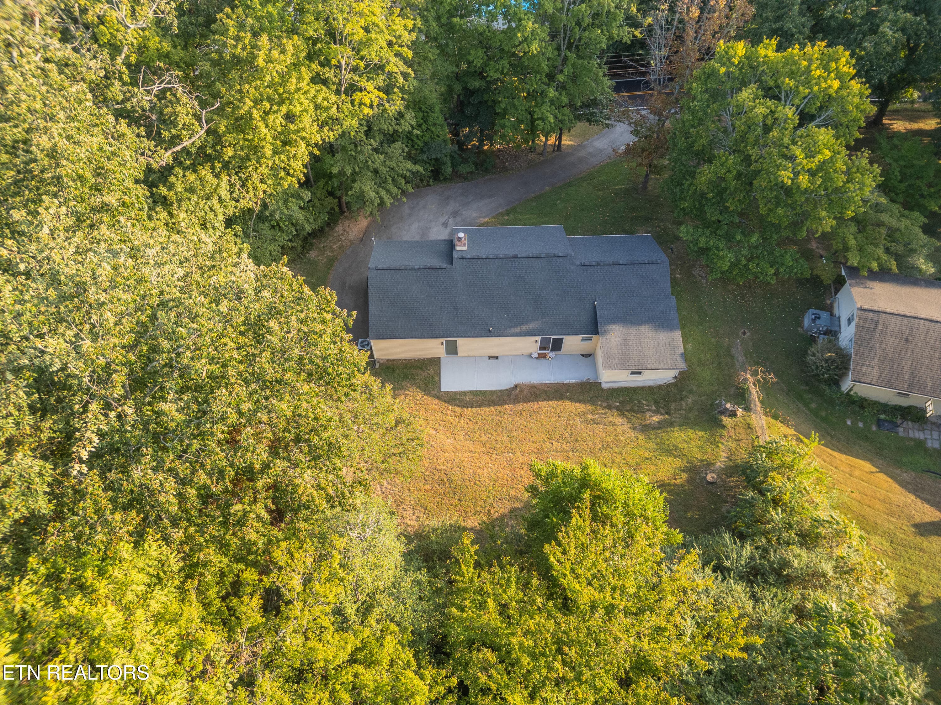 2000-9 - 6130 Grove Drive, Knoxville, TN 37918, Knoxville