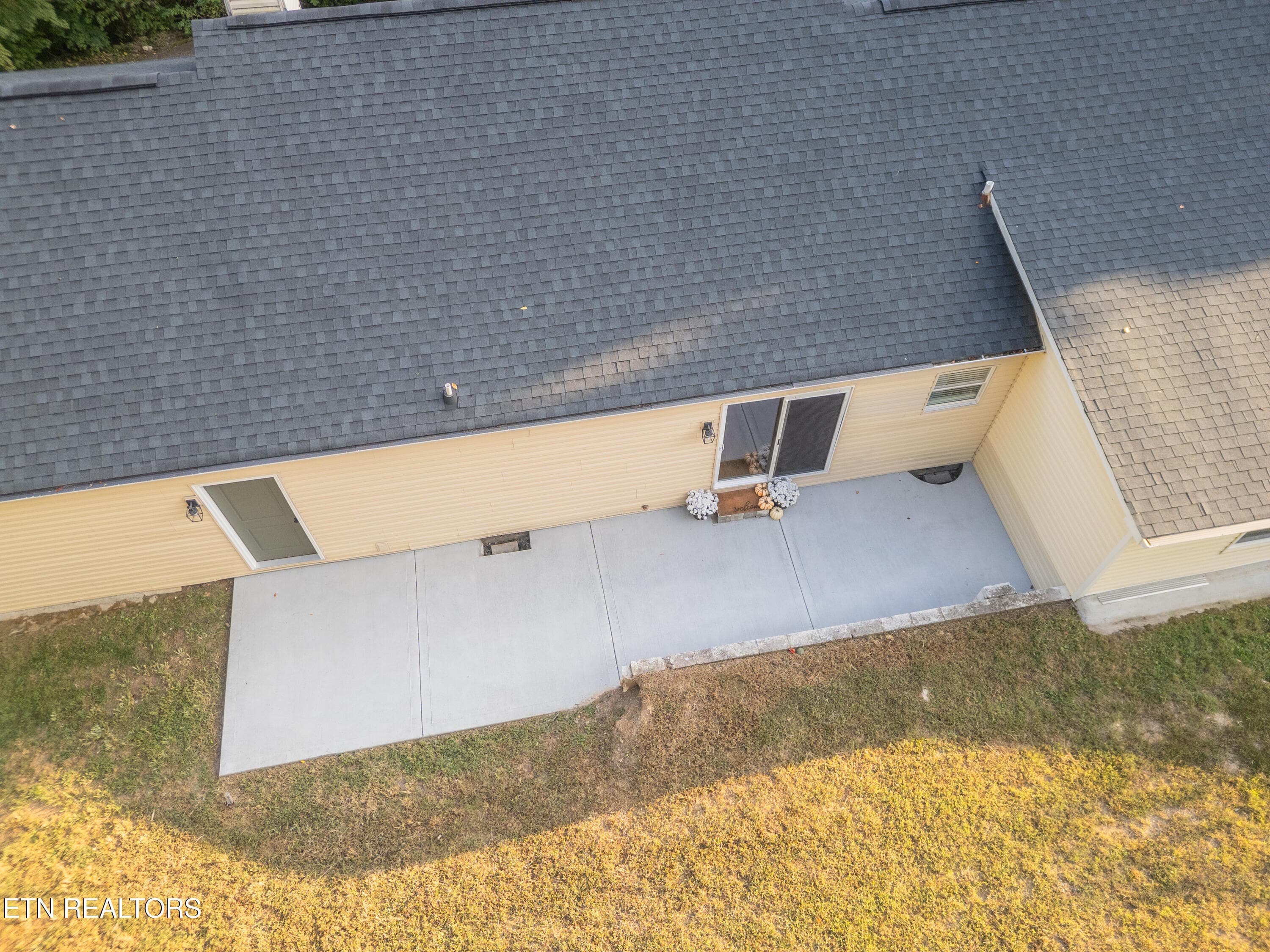 2000-10 - 6130 Grove Drive, Knoxville, TN 37918, Knoxville