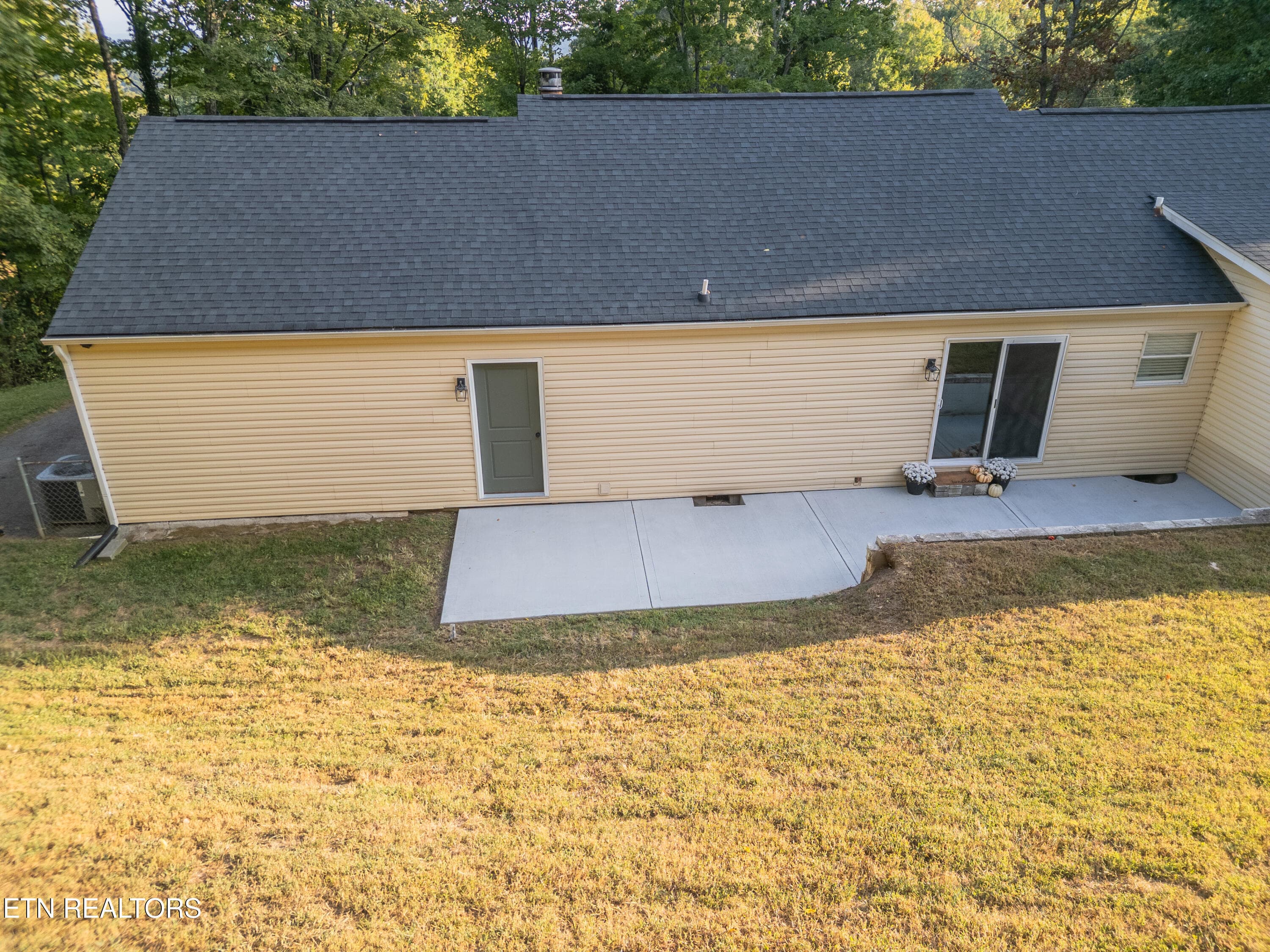 2000-11 - 6130 Grove Drive, Knoxville, TN 37918, Knoxville