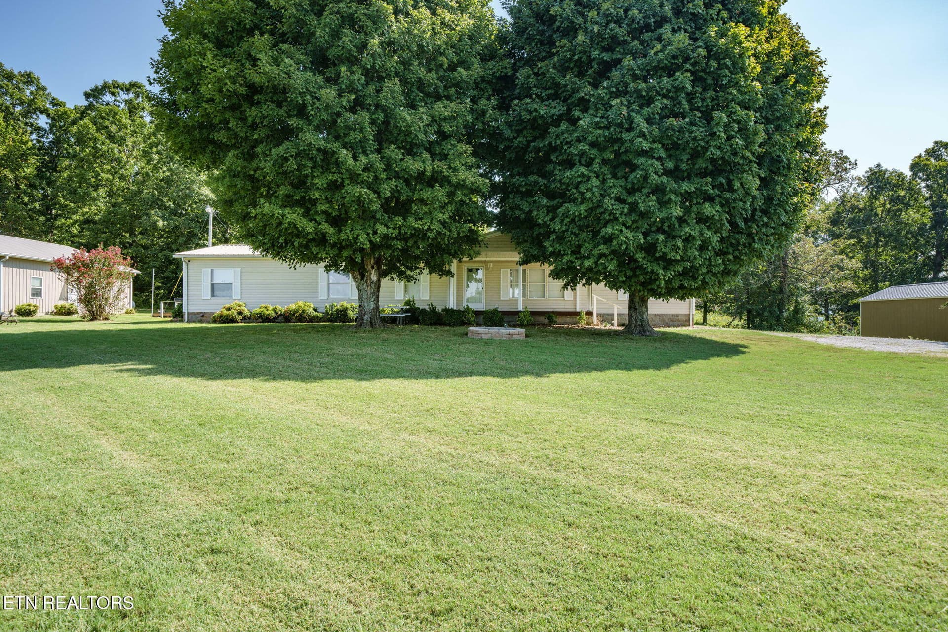 5059 Old Ky Rd, Byrdstown, TN 38549