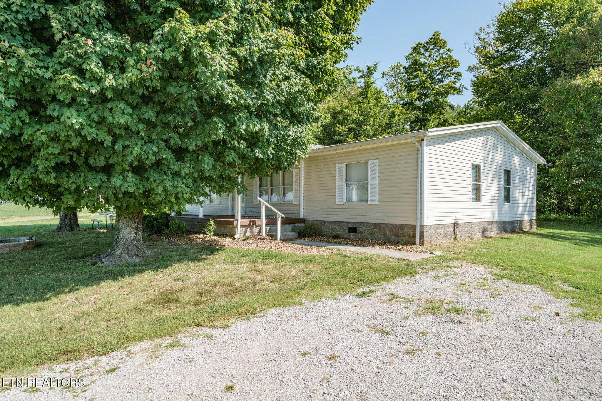 4-web-or-mls-5059 Old Kentucky Rd_024_TN - 5059 Old Ky Rd, Byrdstown, TN 38549, Byrdstown
