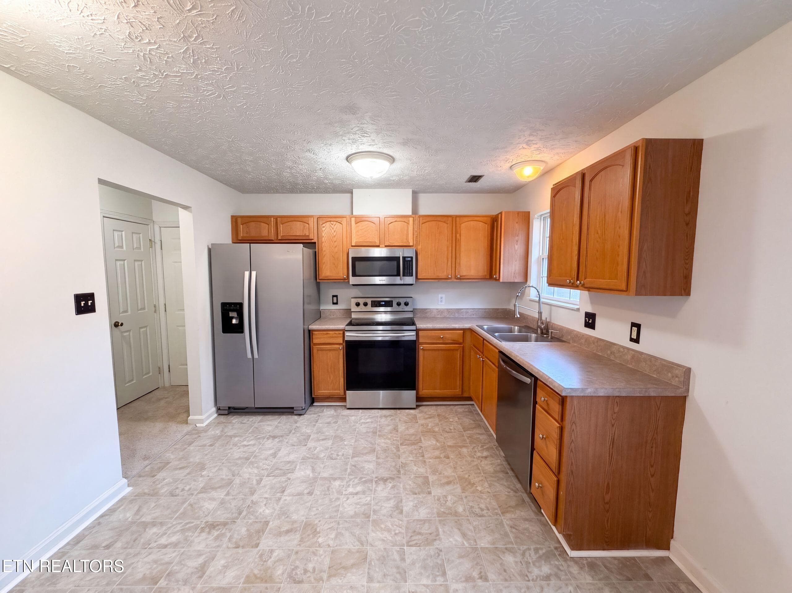 listing_1 - 7111 Pinecroft Lane, Knoxville, TN 37914, Knoxville