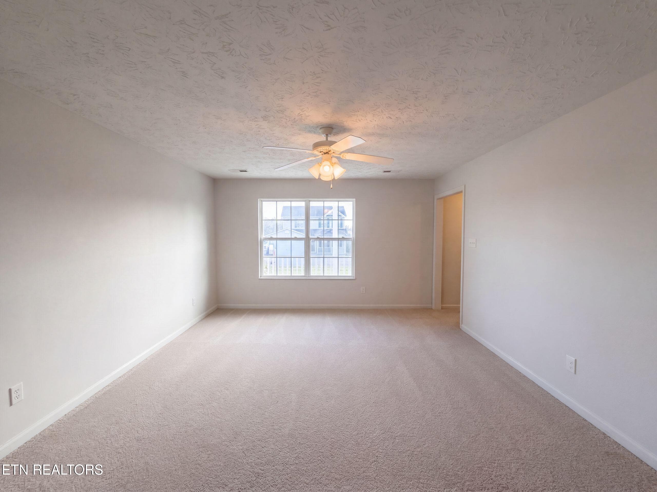 listing_14 - 7111 Pinecroft Lane, Knoxville, TN 37914, Knoxville