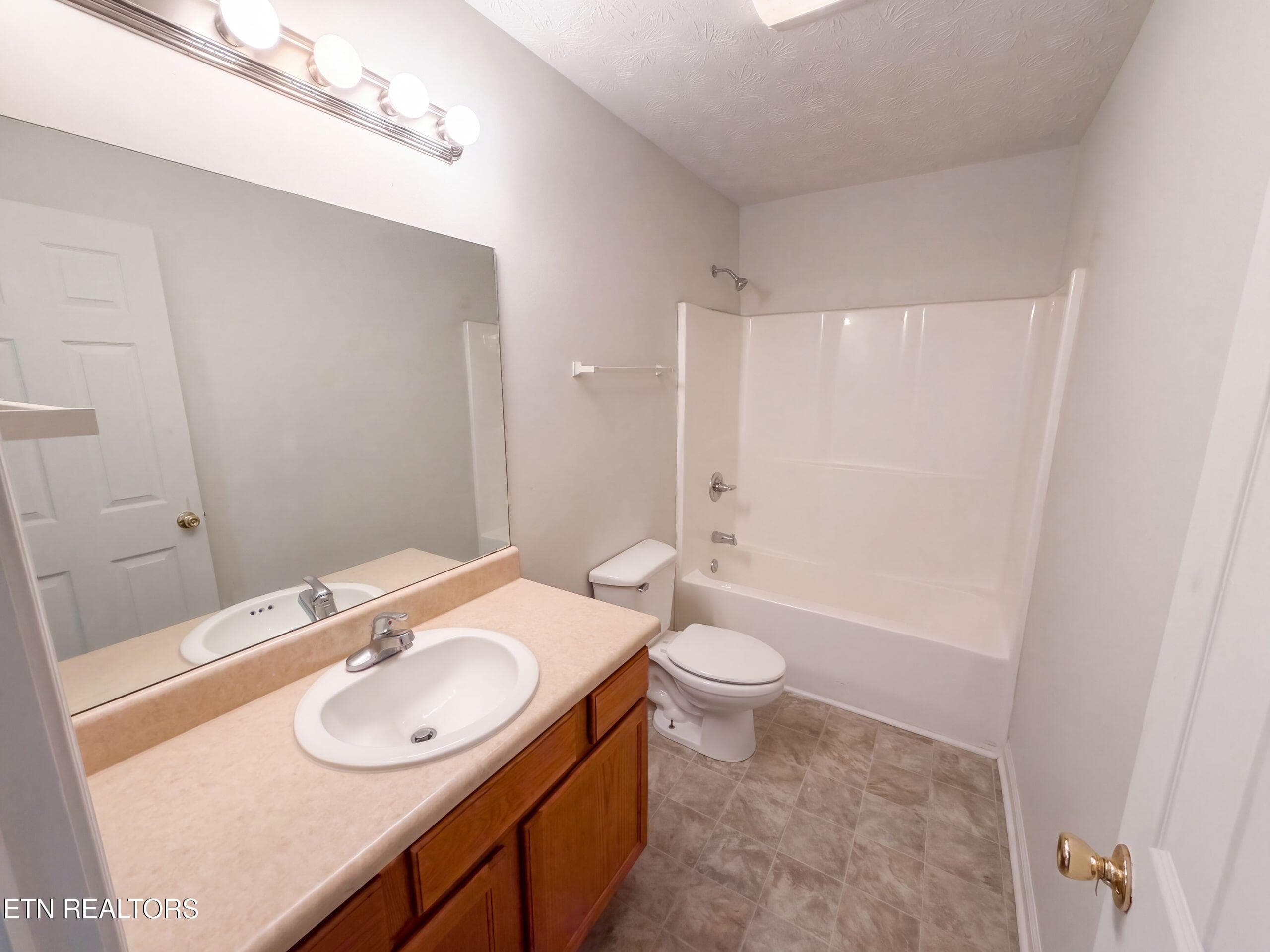 listing_24 - 7111 Pinecroft Lane, Knoxville, TN 37914, Knoxville