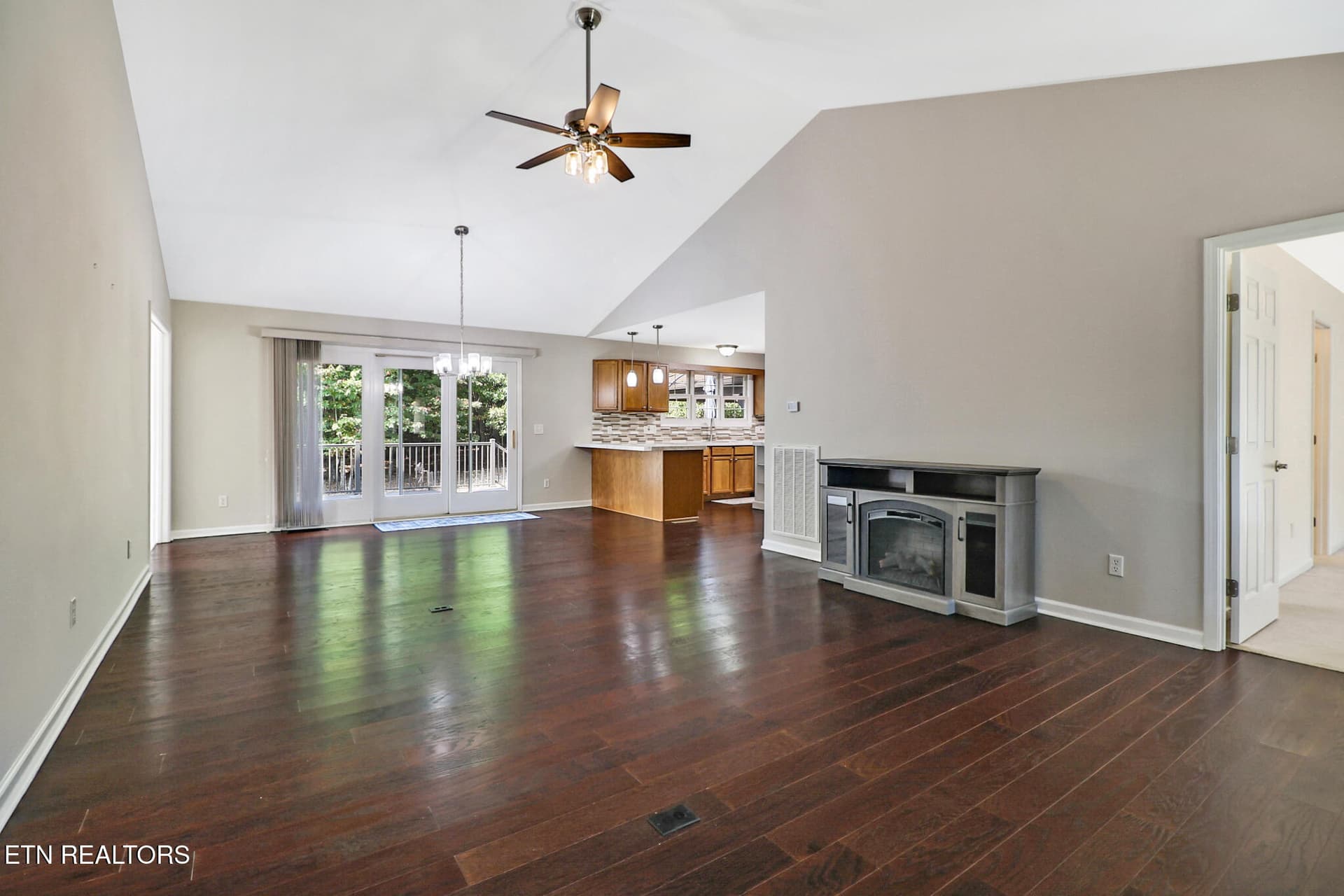 Living space - 151 Northridge Drive, Crossville, TN 38558