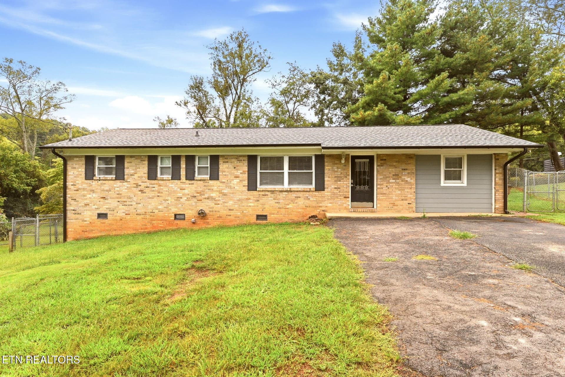 1-web-or-mls-Vrtn1313 (1) - 1313 Burton Rd, Knoxville, TN 37919