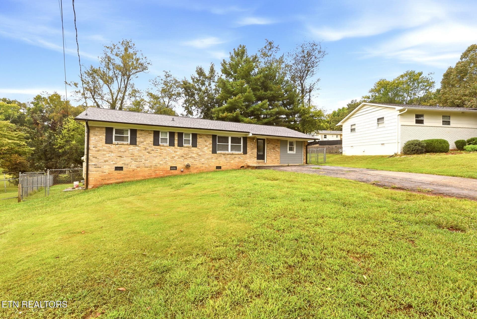 3-web-or-mls-Vrtn1313 (2) - 1313 Burton Rd, Knoxville, TN 37919