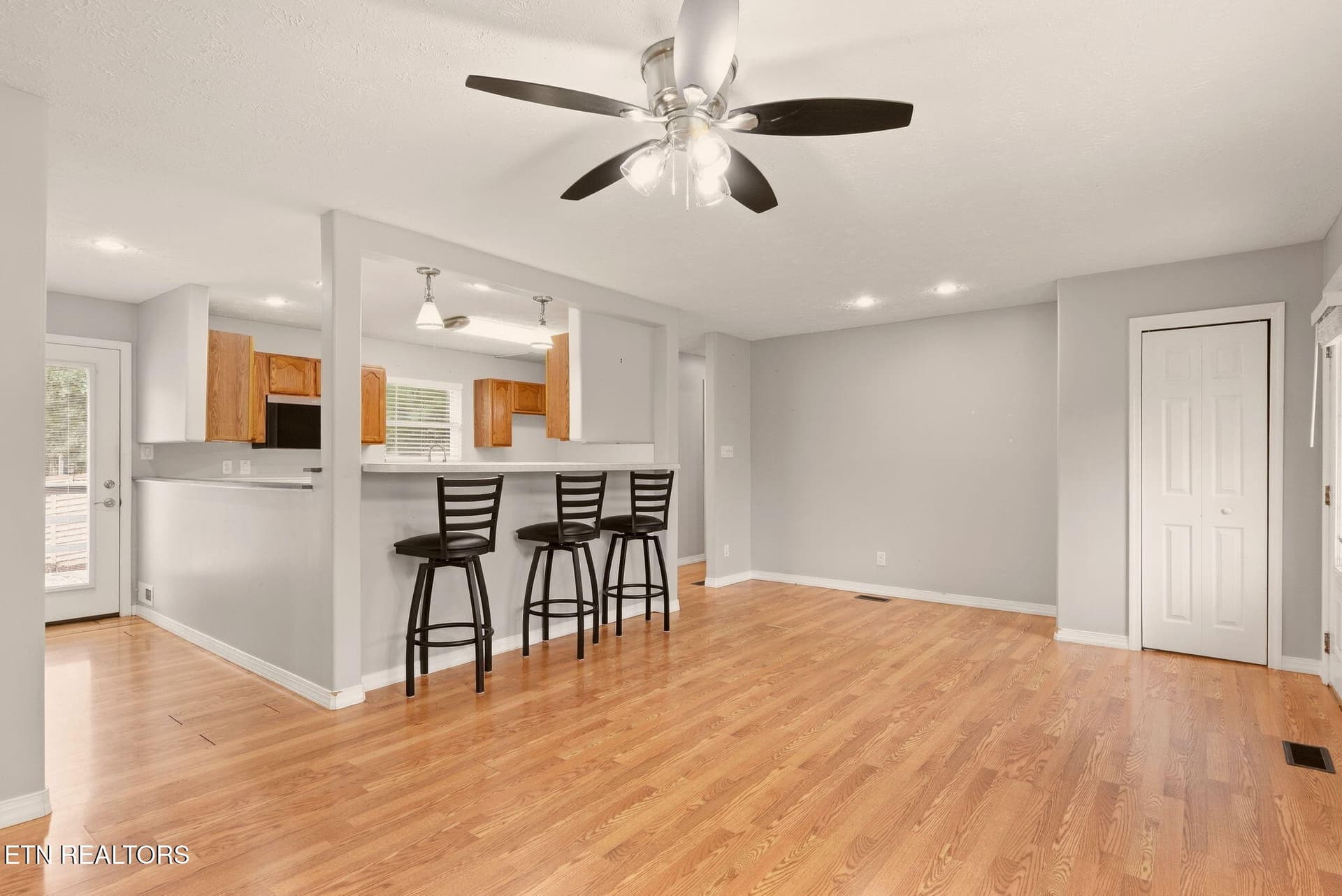 7-web-or-mls-Vrtn1313 (6) - 1313 Burton Rd, Knoxville, TN 37919