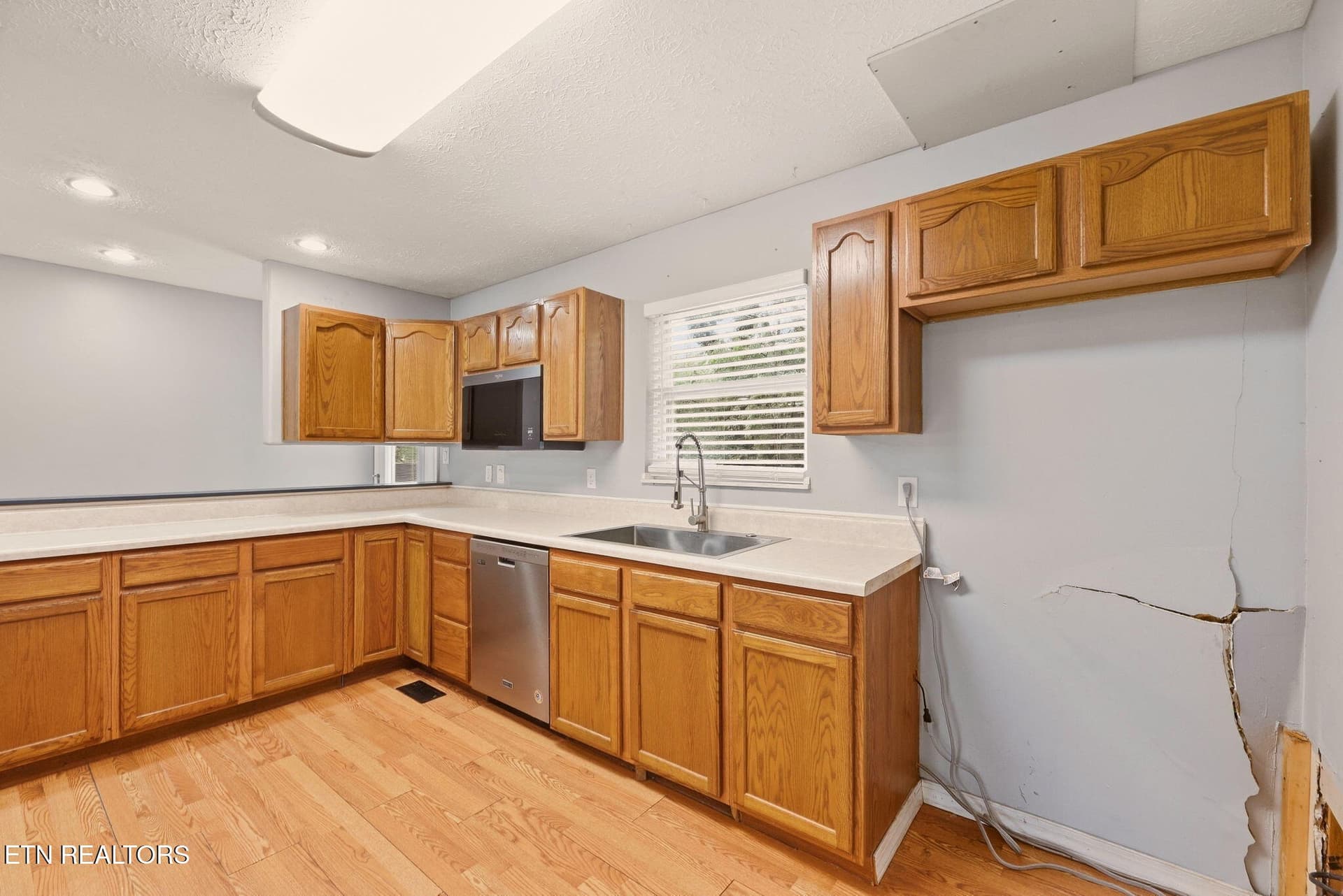 8-web-or-mls-Vrtn1313 (7) - 1313 Burton Rd, Knoxville, TN 37919