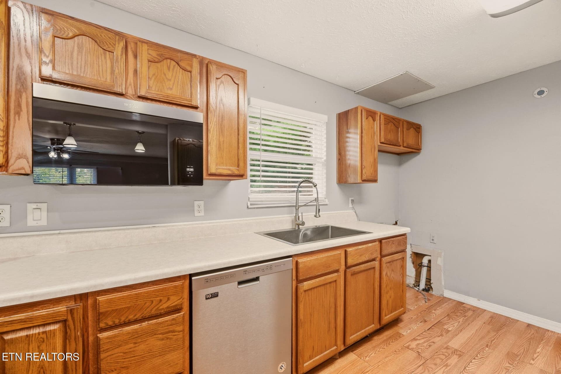 10-web-or-mls-Vrtn1313 (9) - 1313 Burton Rd, Knoxville, TN 37919