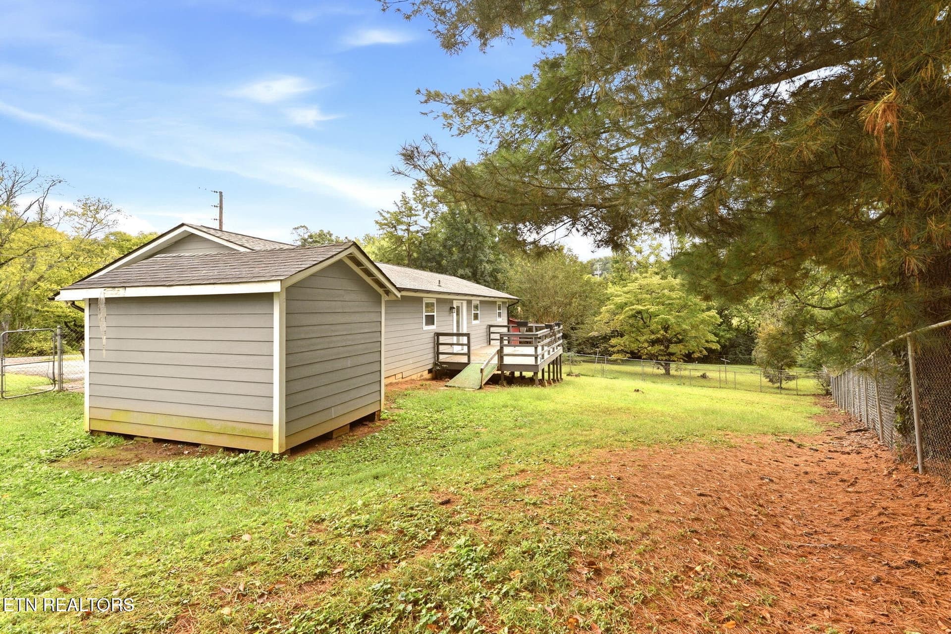 27-web-or-mls-Vrtn1313 (26) - 1313 Burton Rd, Knoxville, TN 37919