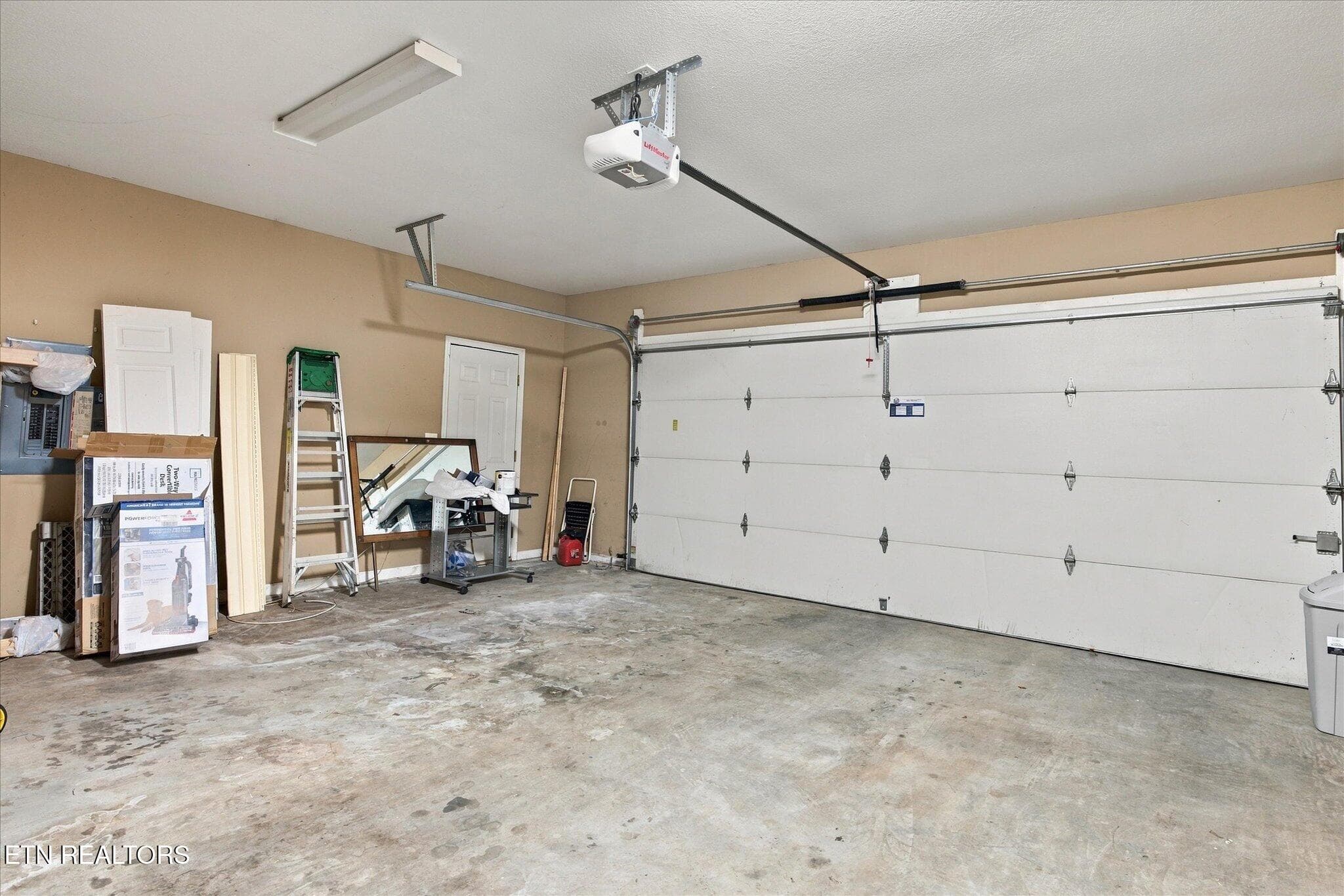 Oversized Garage - 3210 Topside Rd, Knoxville, TN 37920, Knoxville