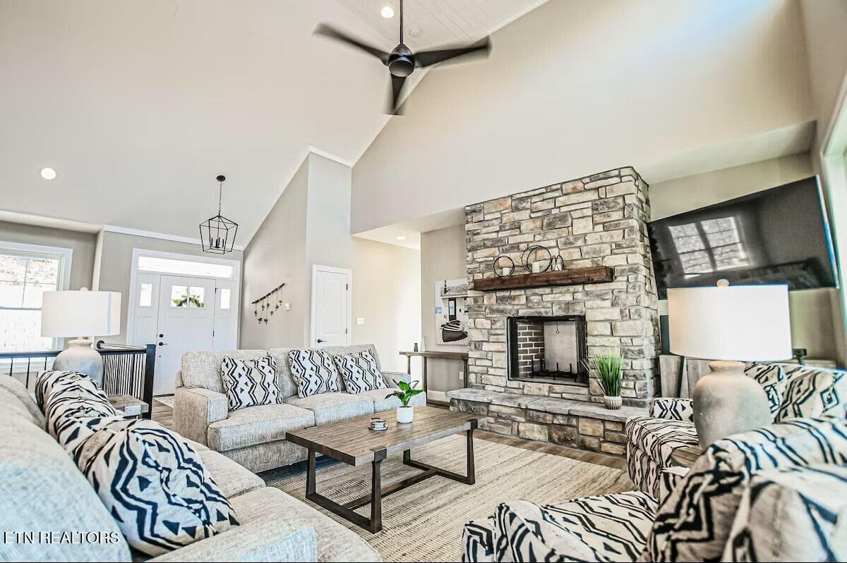 - - 1765 Cove Pointe Rd, LaFollette, TN 37766, LaFollette