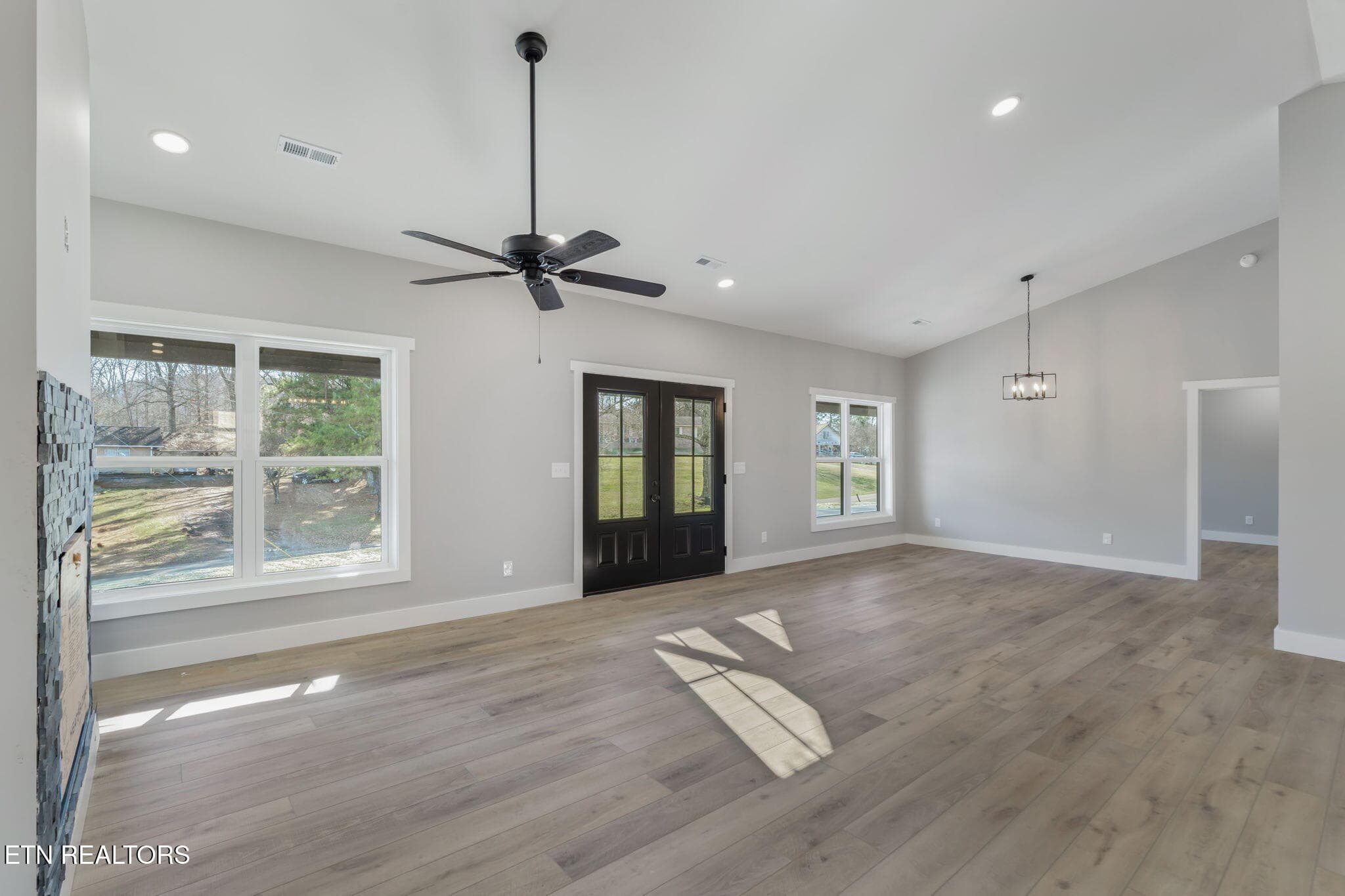 13-web-or-mls-940 Thorn Grove Pike-3 - 940 Thorngrove Pike, Strawberry Plains, TN 37871, Strawberry Plains