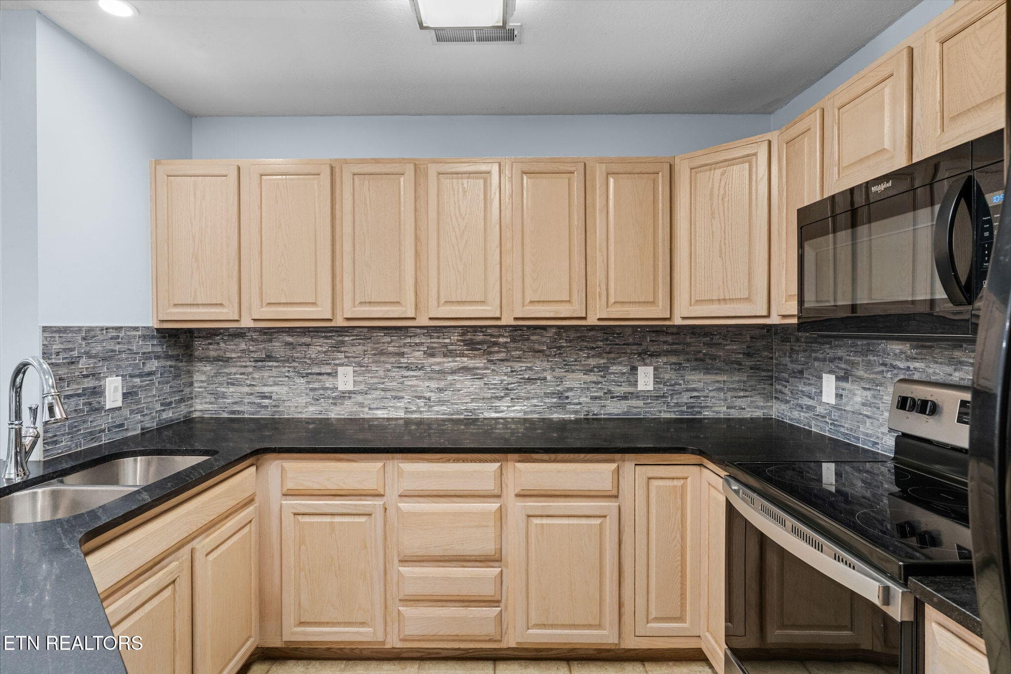 14-web-or-mls-630 Sunrise Cir-13 - 630 Sunrise Circle, Sevierville, TN 37862, Sevierville