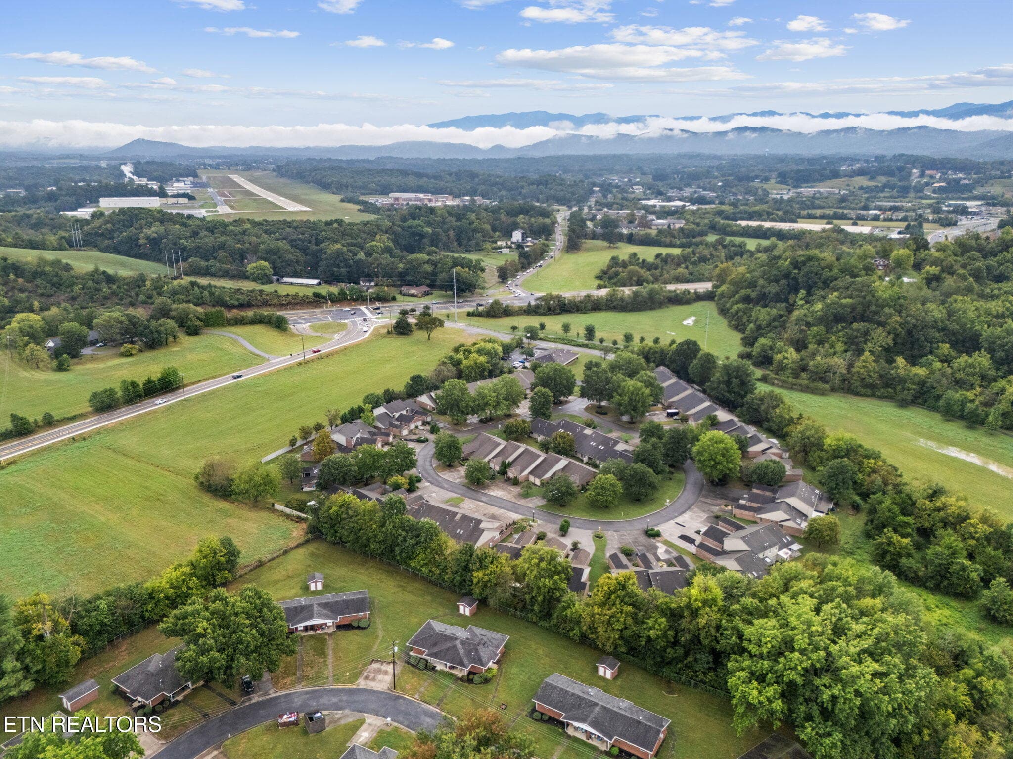 38-web-or-mls-630 Sunrise Cir-35 - 630 Sunrise Circle, Sevierville, TN 37862, Sevierville