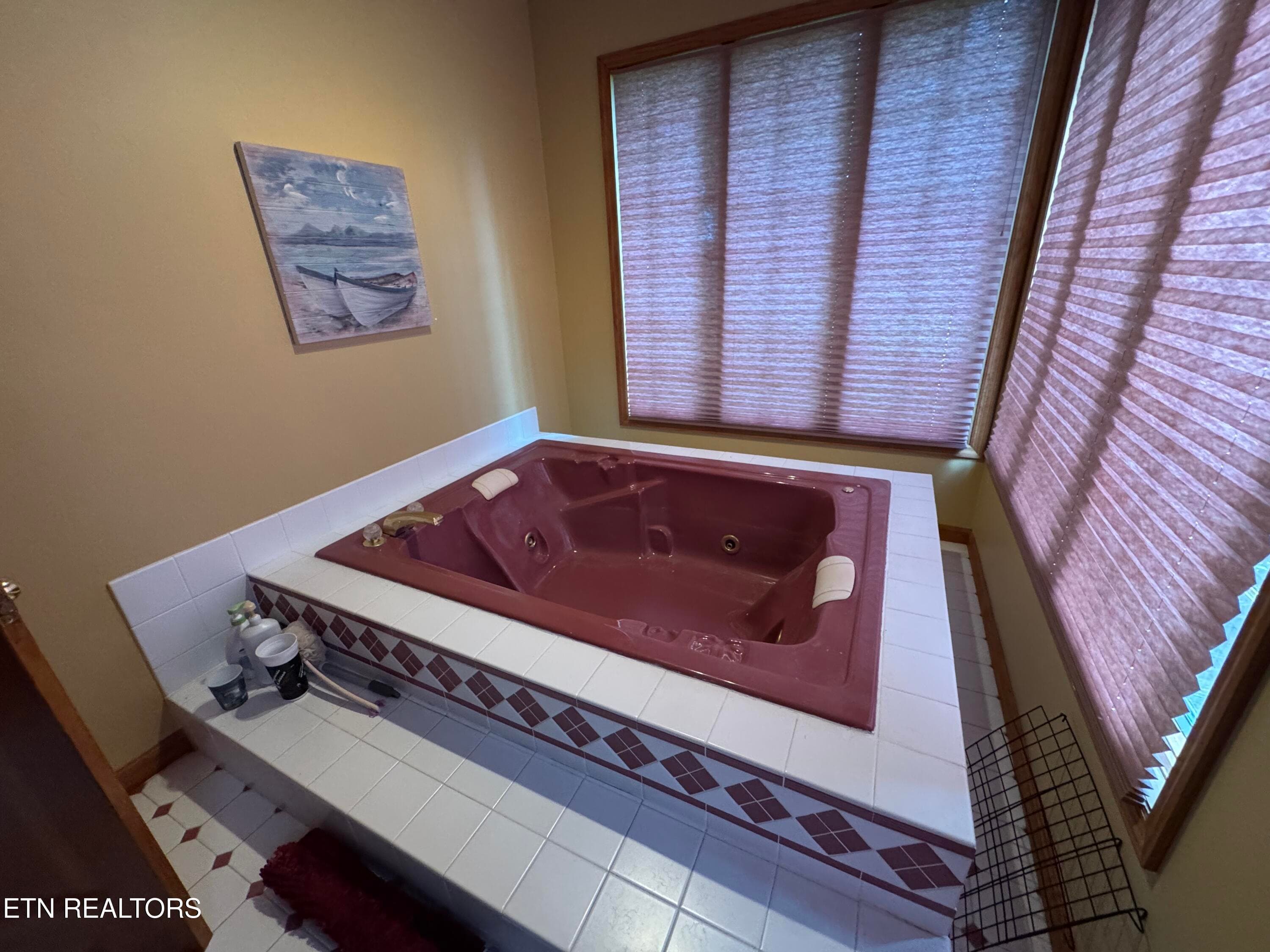 Primary bathroom-jetted tub - 2961 Forge Ridge Rd, Harrogate, TN 37752, Harrogate