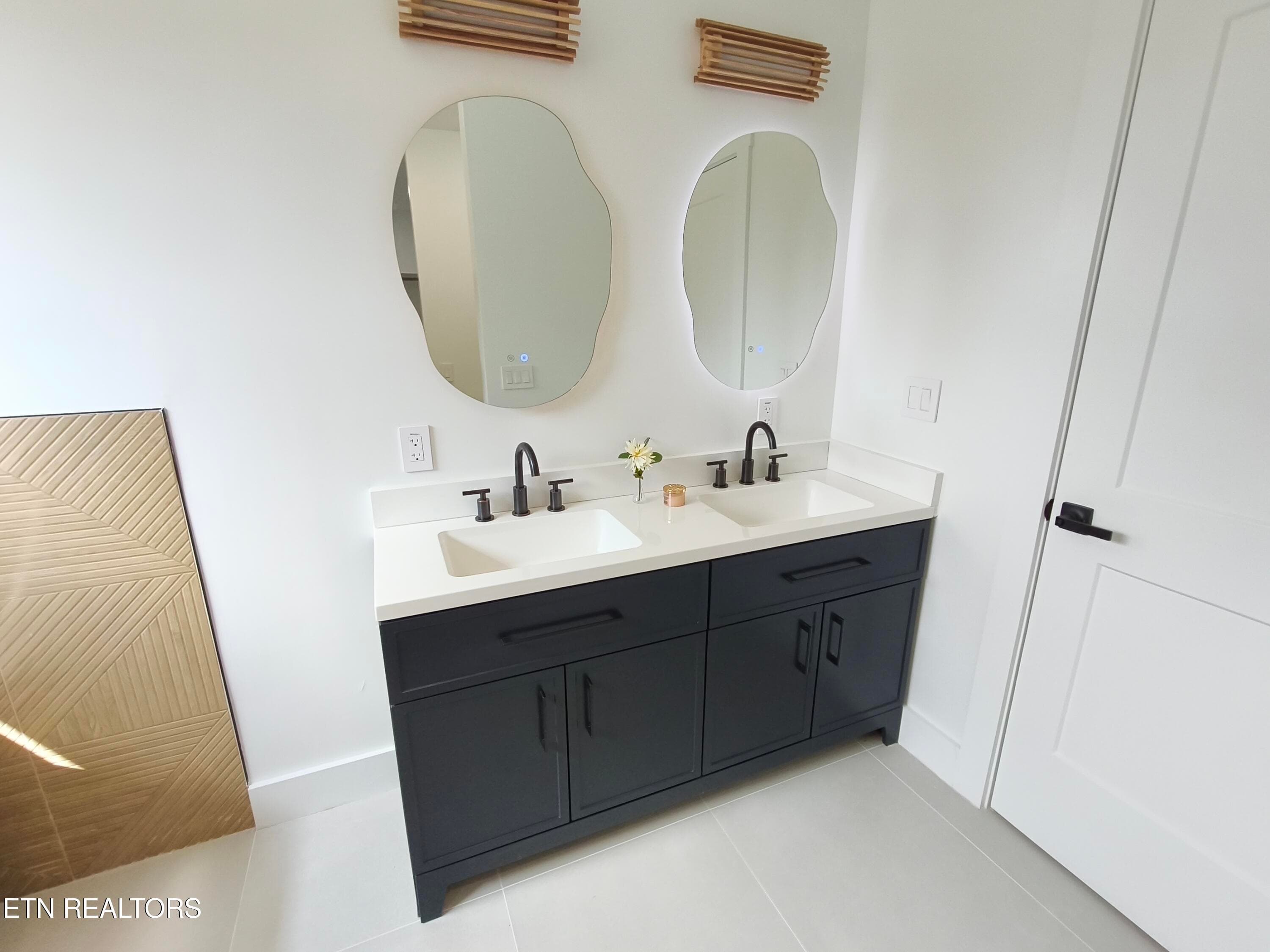 09_Primary_Bath_Vanity - 4419 Platinum Drive, Knoxville, TN 37938, Knoxville