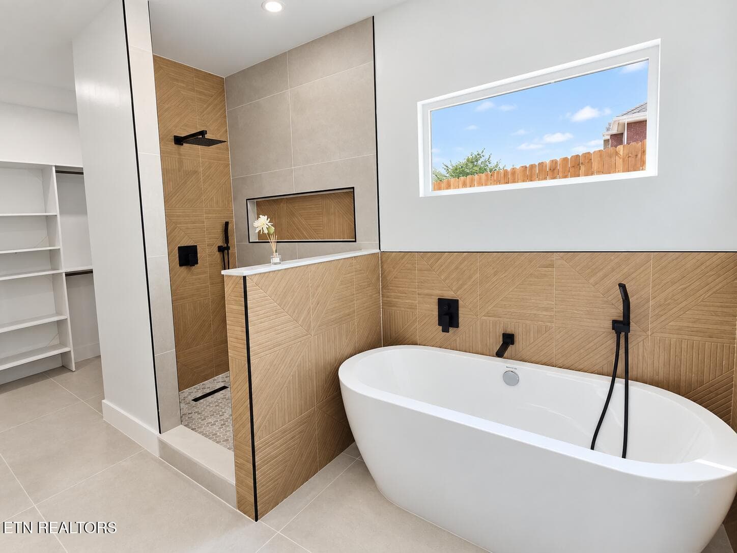 10_Primary_Bath_Tub - 4419 Platinum Drive, Knoxville, TN 37938, Knoxville