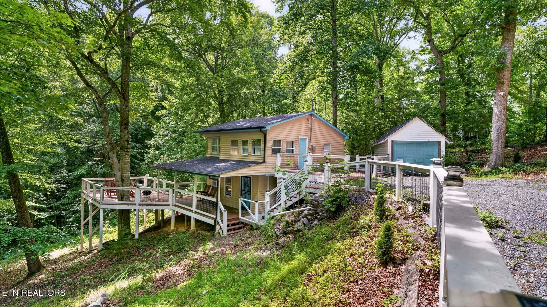 1906 Santa Fe Tr, Dandridge, TN 37725