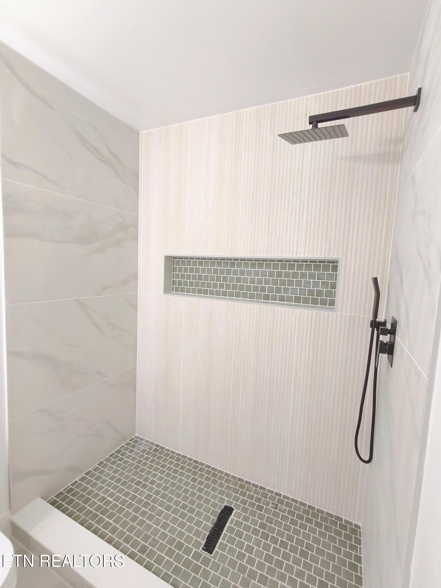 18A_SecondaryShower - 4419 Platinum Drive, Knoxville, TN 37938, Knoxville
