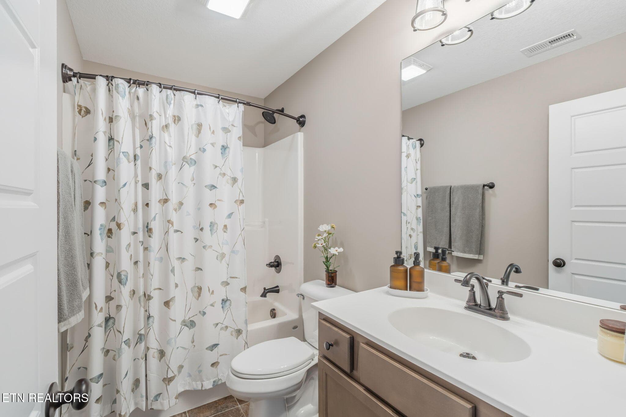Guest Bath - 5519 Berkley Landing Lane, Knoxville, TN 37918, Knoxville