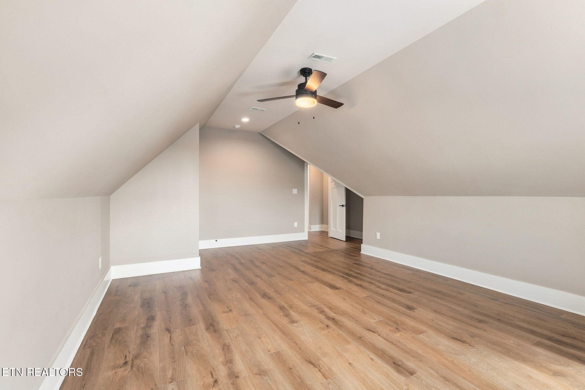 63-web-or-mls-DZ3A3316 - 7745 Madgewood Lane, Knoxville, TN 37909, Knoxville
