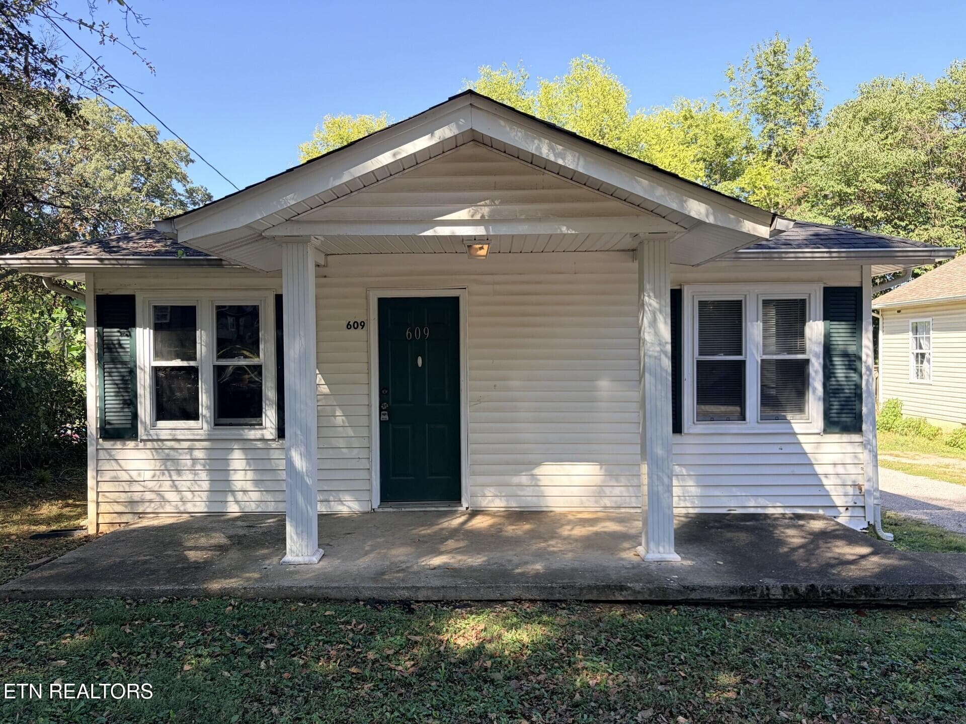 8c47c952-0a8e-46cc-92fd-3f5d7d959ca7 - 609 W Inskip Drive, Knoxville, TN 37912, Knoxville