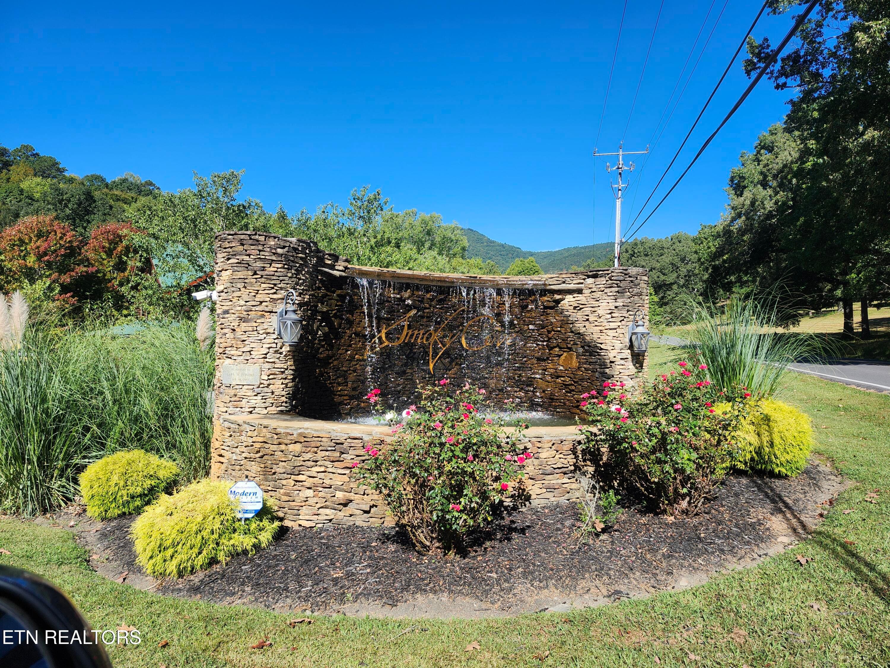 Smoky Cove Entrance - 2756 Murray Ridge Rd, Sevierville, TN 37876
