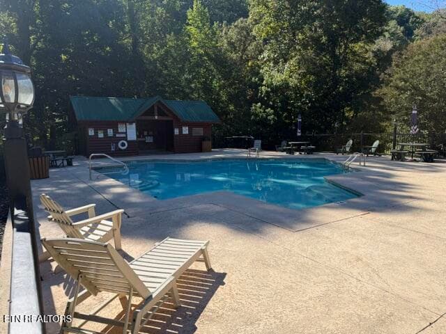Smoky Cove pool - 2756 Murray Ridge Rd, Sevierville, TN 37876