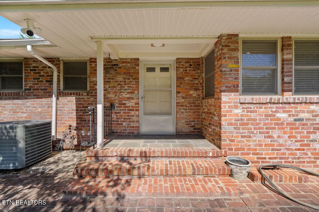 DSC01910 - 9000 Westland Drive, Knoxville, TN 37922, Knoxville