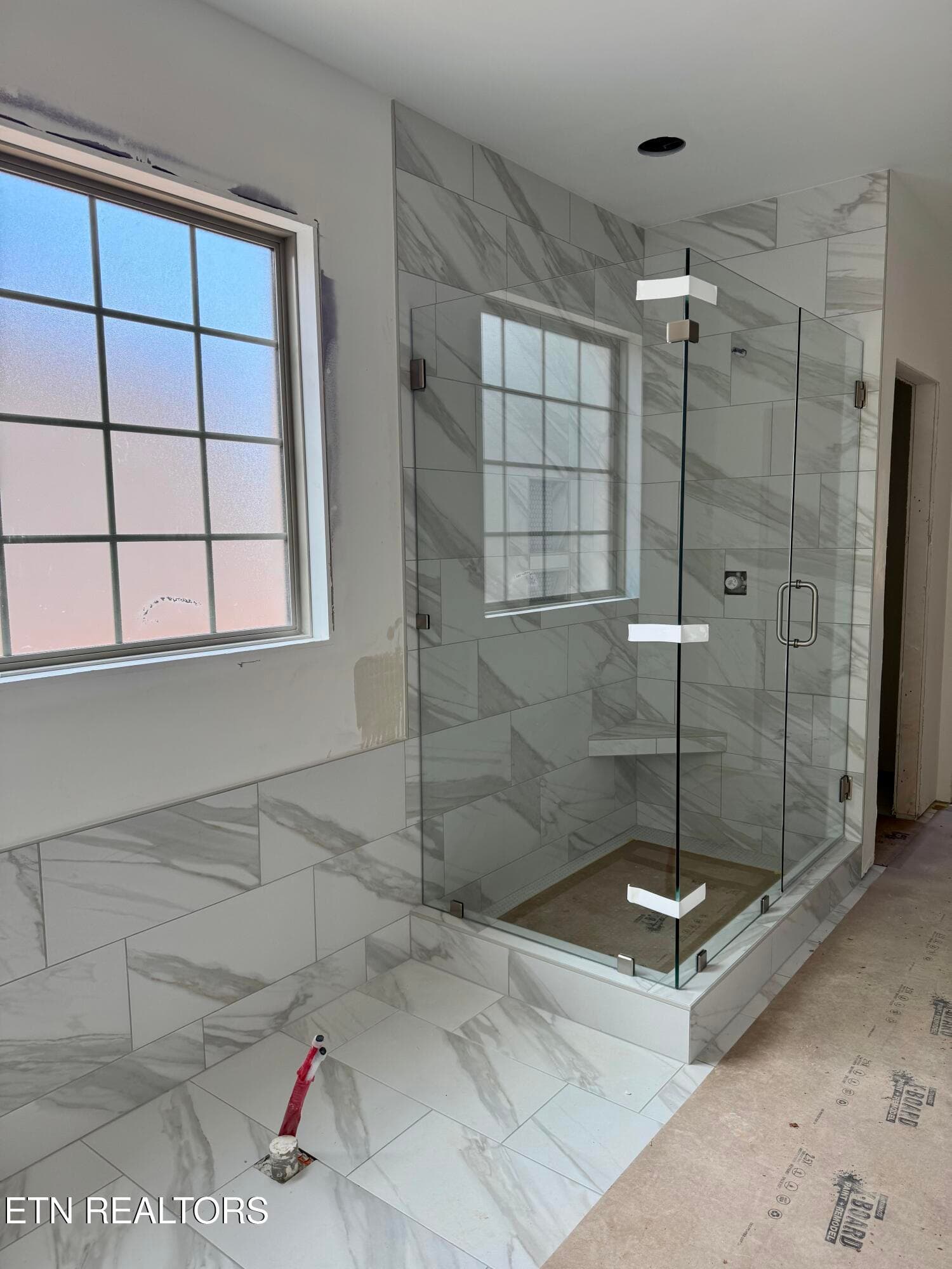 MBR Tile Shower & Freestanding Tub - 9938 Rio Bravo Lane, Knoxville, TN 37922, Knoxville