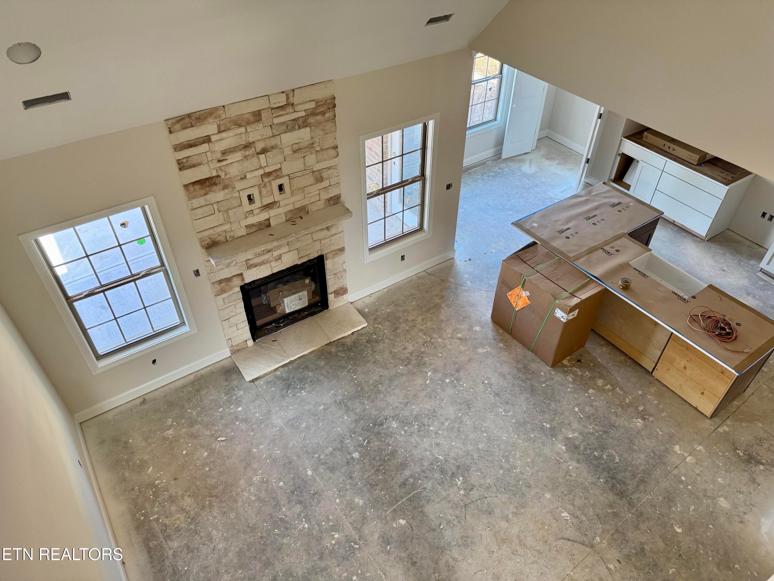 Great Room w/ Vaulted Ceiling - 8861 Dancing Bear Lane, Knoxville, TN 37923, Knoxville
