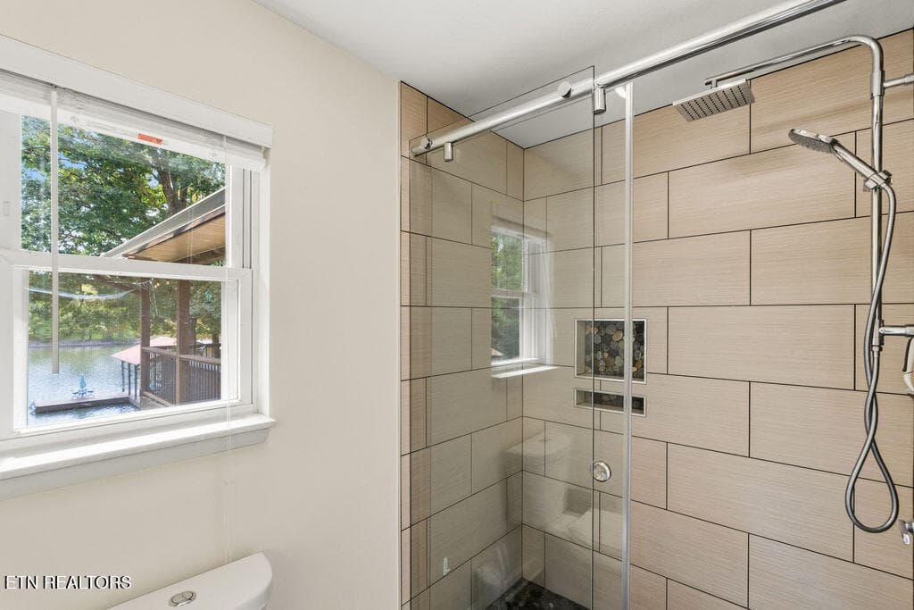 Shower in guest bath - 205 Channel Drive, Loudon, TN 37774, Loudon