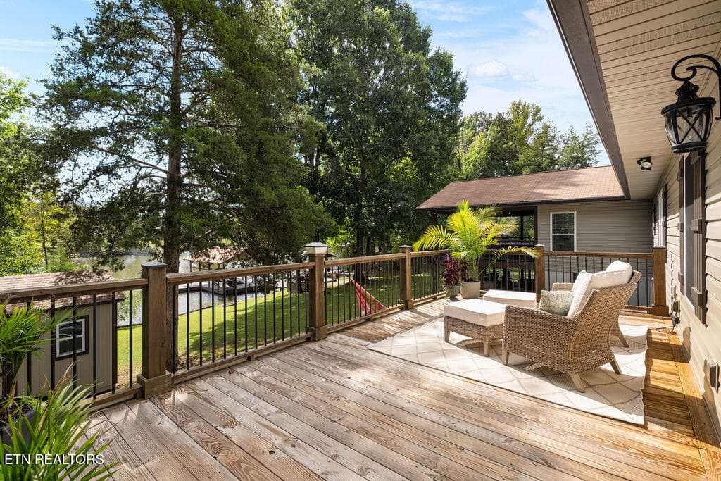 Private deck off master - 205 Channel Drive, Loudon, TN 37774, Loudon