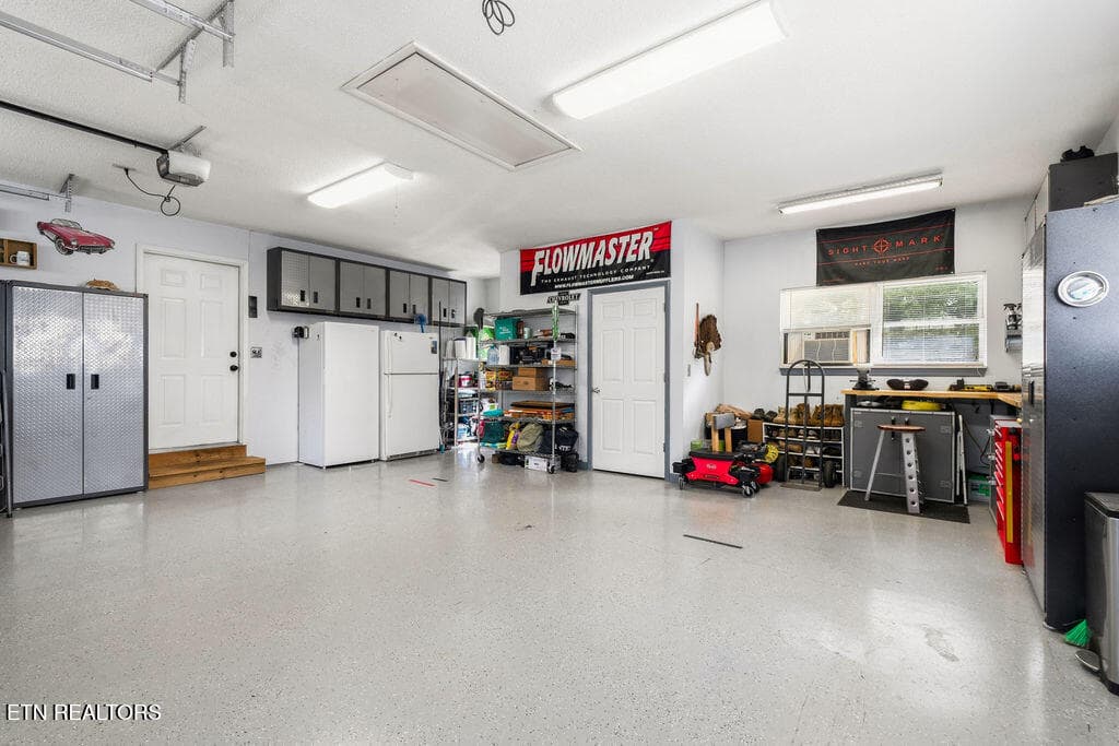Garage - 205 Channel Drive, Loudon, TN 37774, Loudon