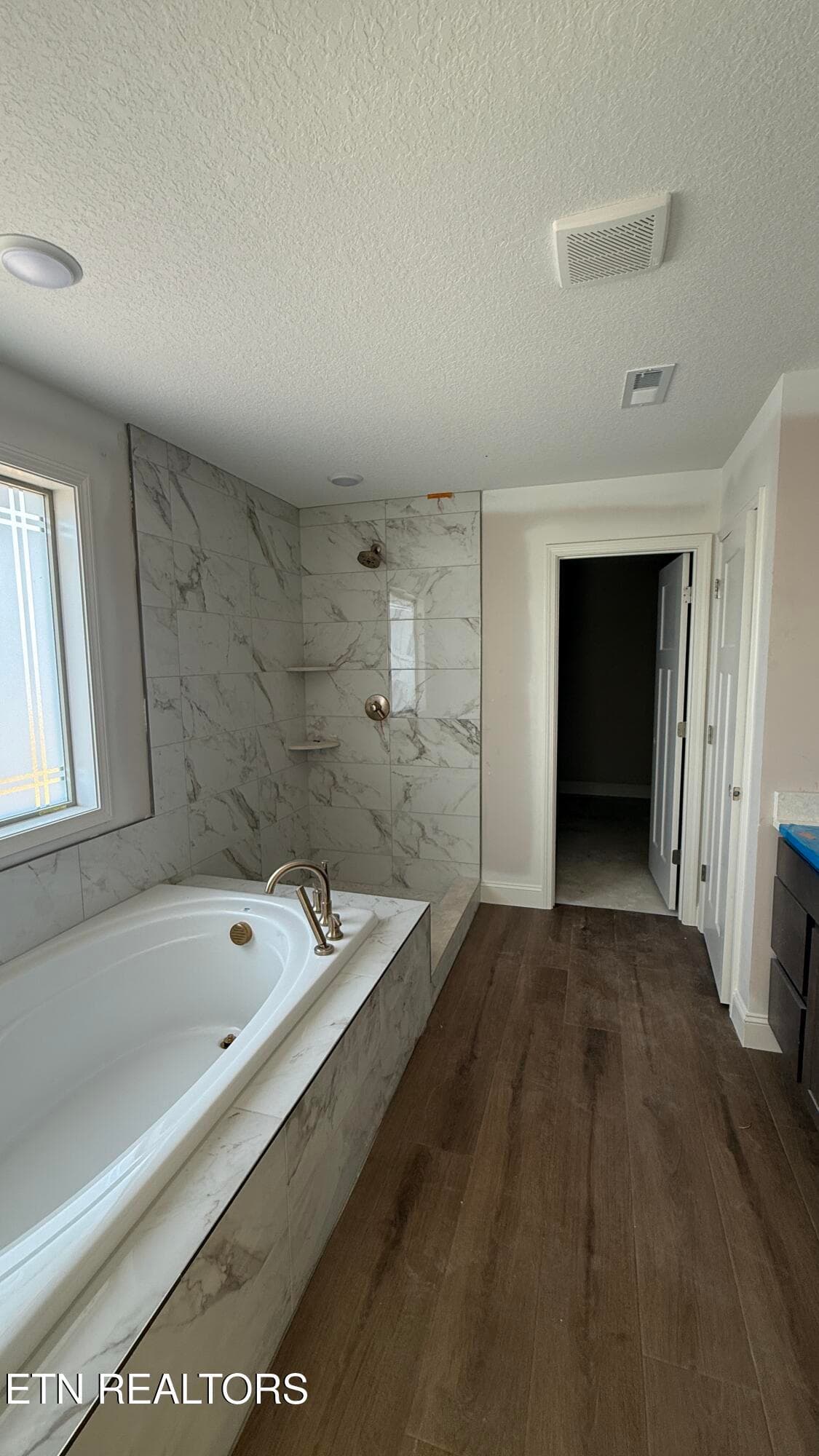 Primary Bath - 1913 Hickory Reserve Rd, Knoxville, TN 37932, Knoxville