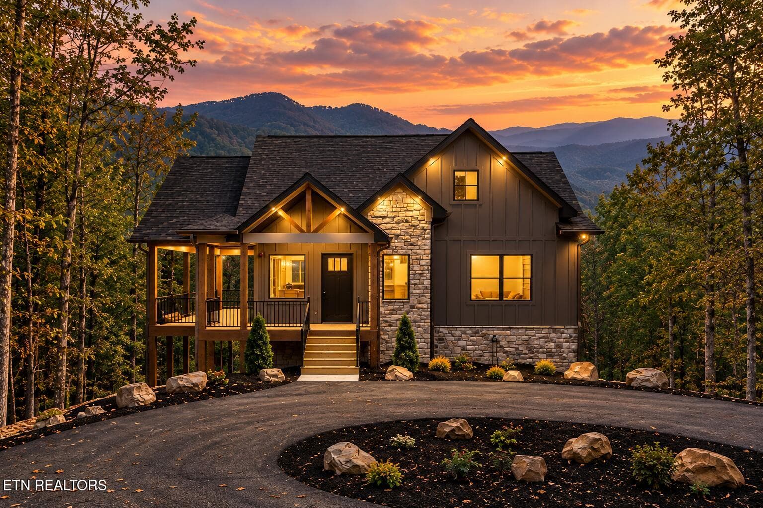 Mountain Cabin at Twilight - 4449 Whetstone Rd, Sevierville, TN 37862