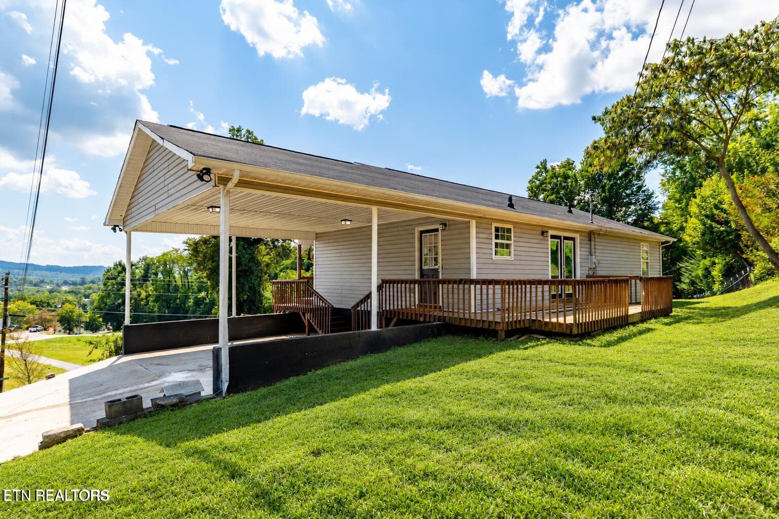 303 N 16th St, LaFollette, TN 37766