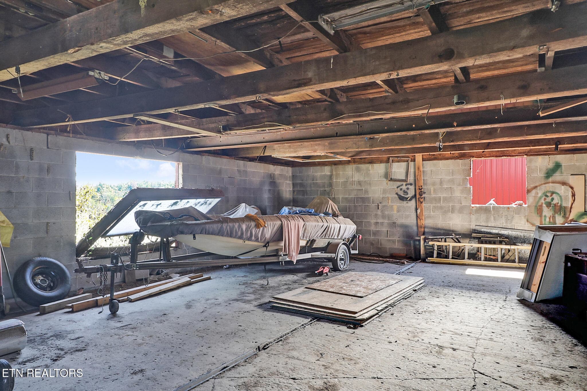 Barn - 580 Eastland Cemetery Rd, Sparta, TN 38583, Sparta