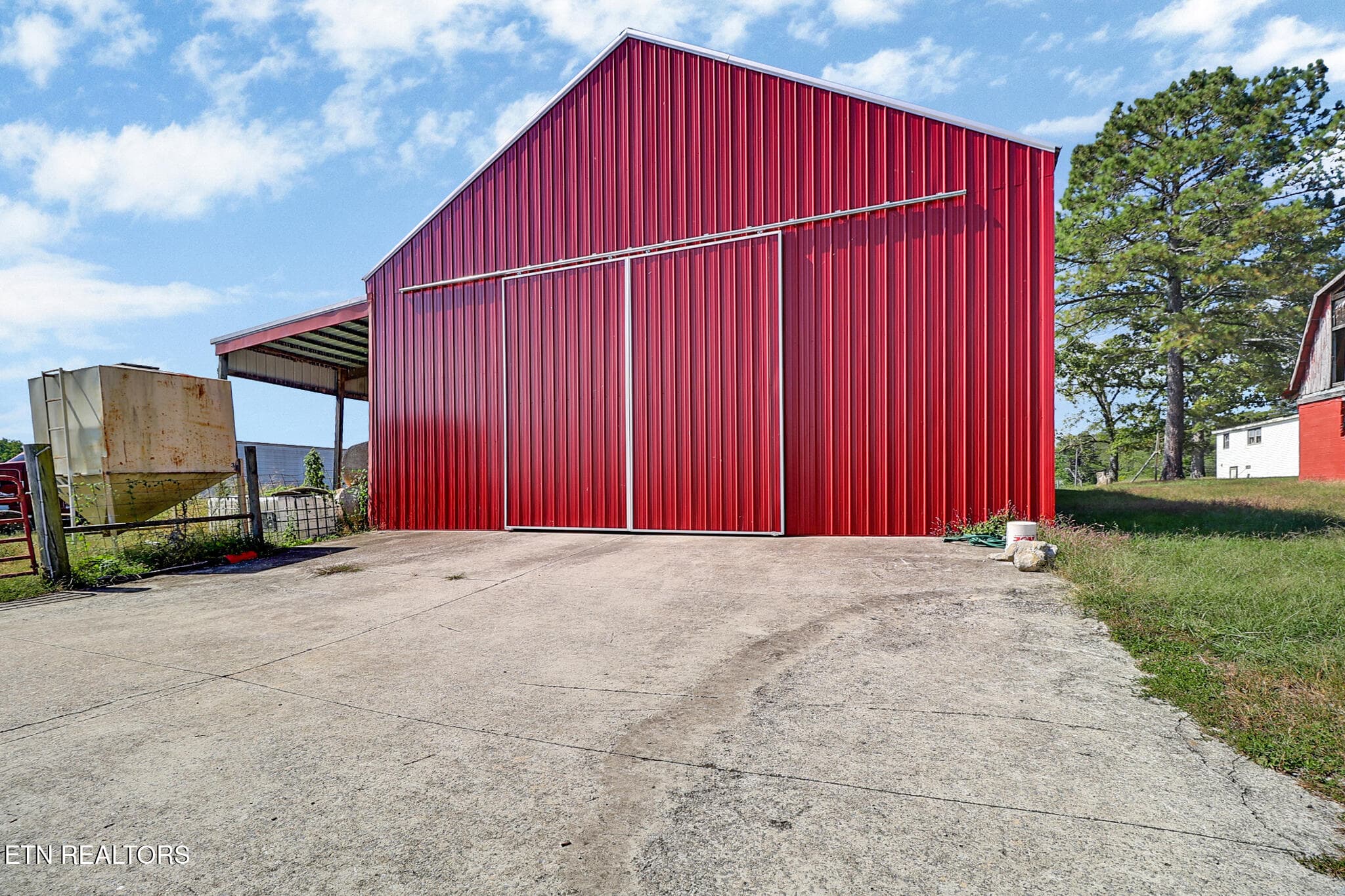 Barn - 580 Eastland Cemetery Rd, Sparta, TN 38583, Sparta