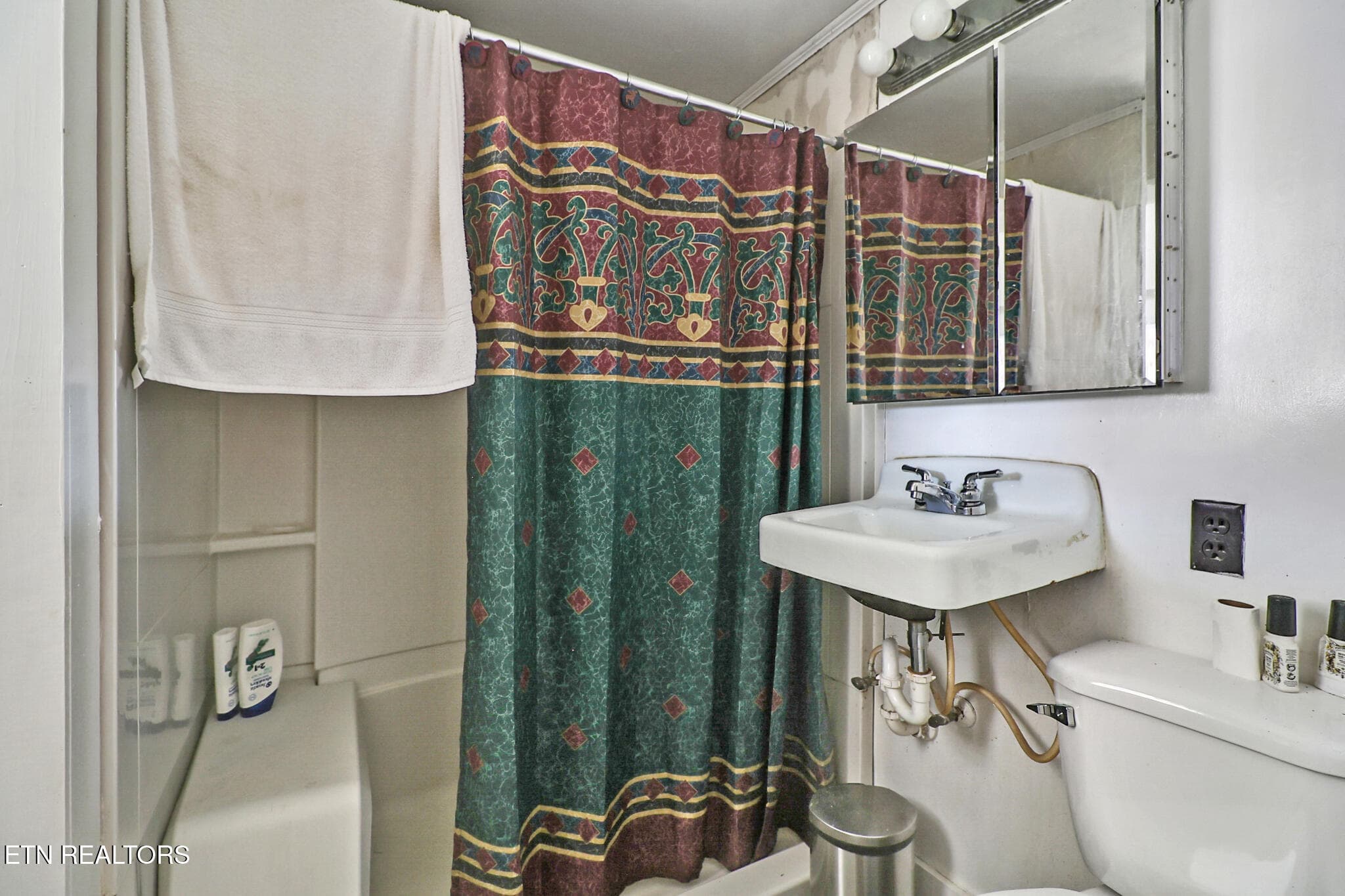 Bathroom - 580 Eastland Cemetery Rd, Sparta, TN 38583, Sparta